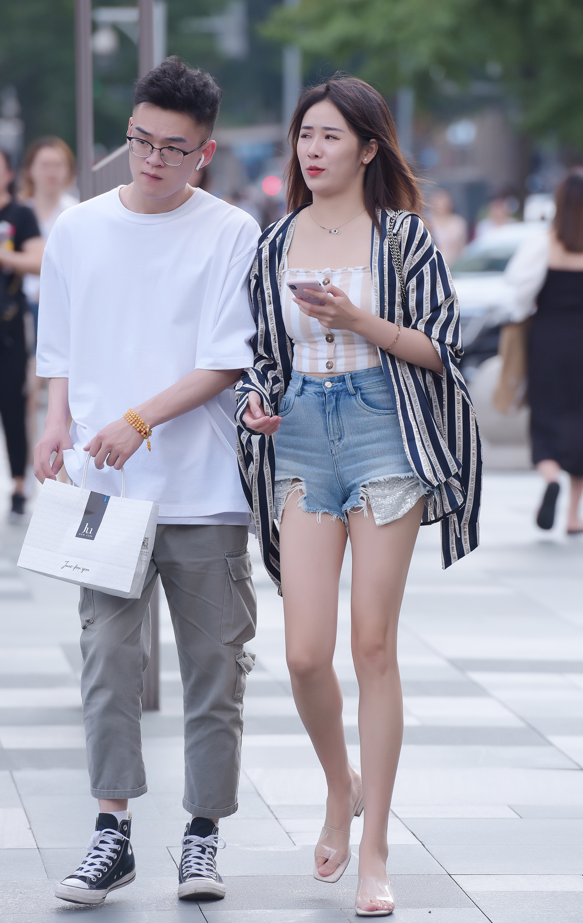  魔镜街拍,热裤,熟女,街拍,写真套图,BoLoli波萝社新刊