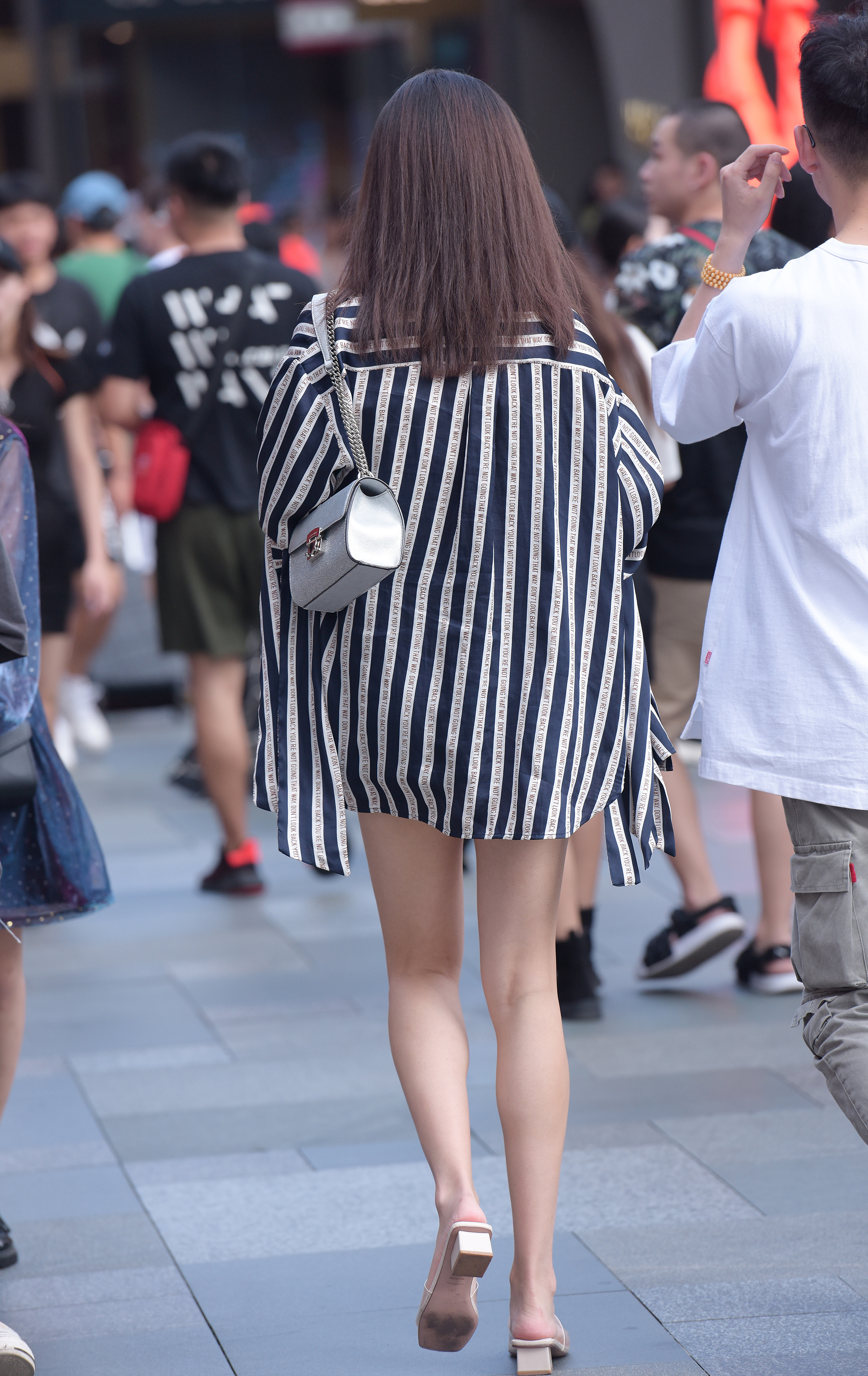  魔镜街拍,热裤,人妻,街拍,写真套图,风之领域