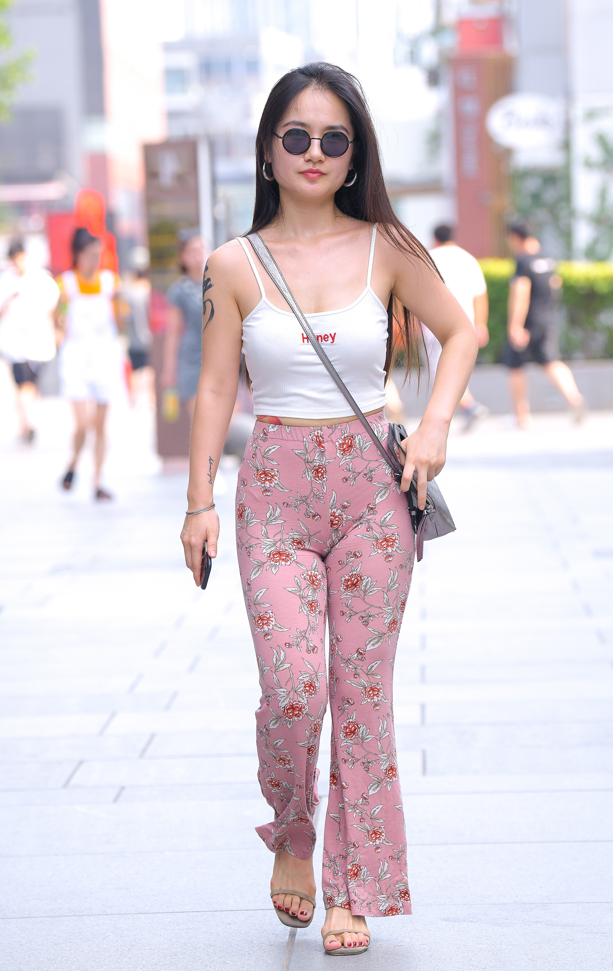  魔镜街拍,,美女,街拍,写真套图,YALAYI雅拉伊