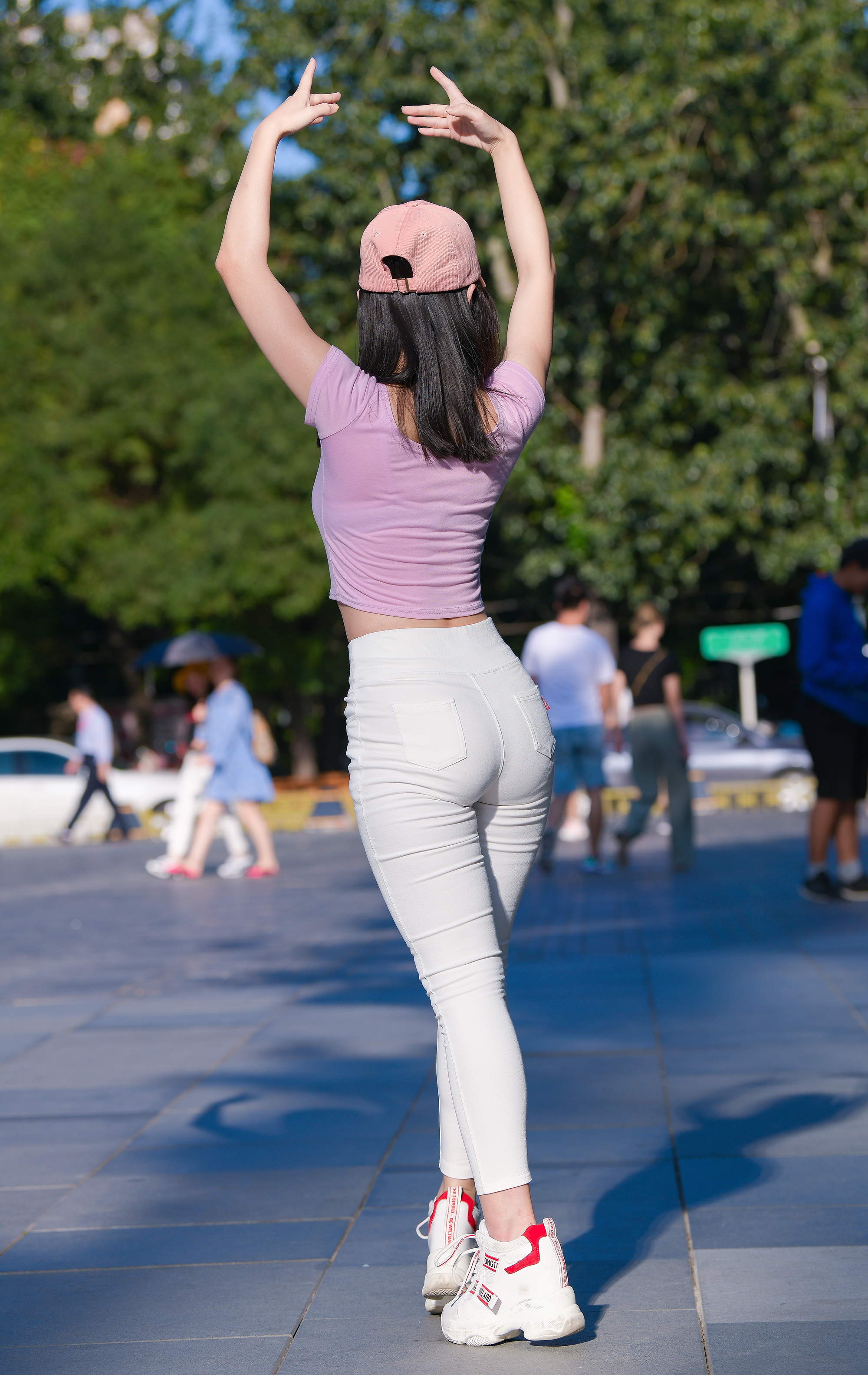  街拍鸭,魔镜街拍,紧身裤,少妇,街拍,写真套图,北之北