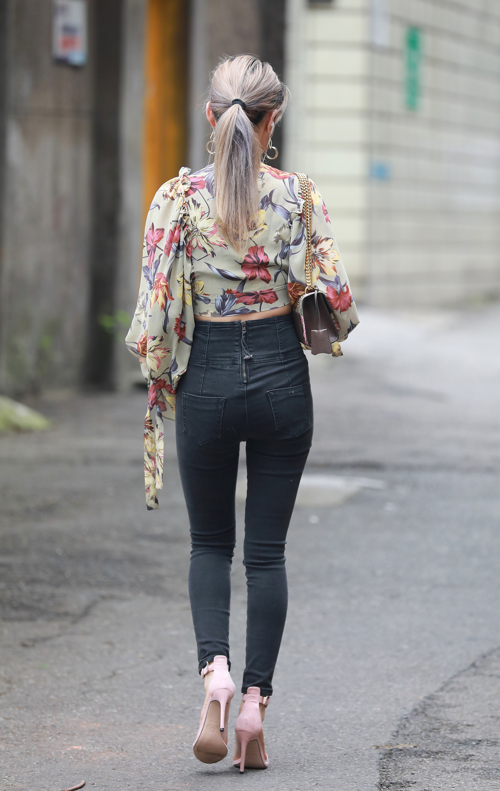  魔镜街拍,,熟女,街拍,写真套图,见新摄影