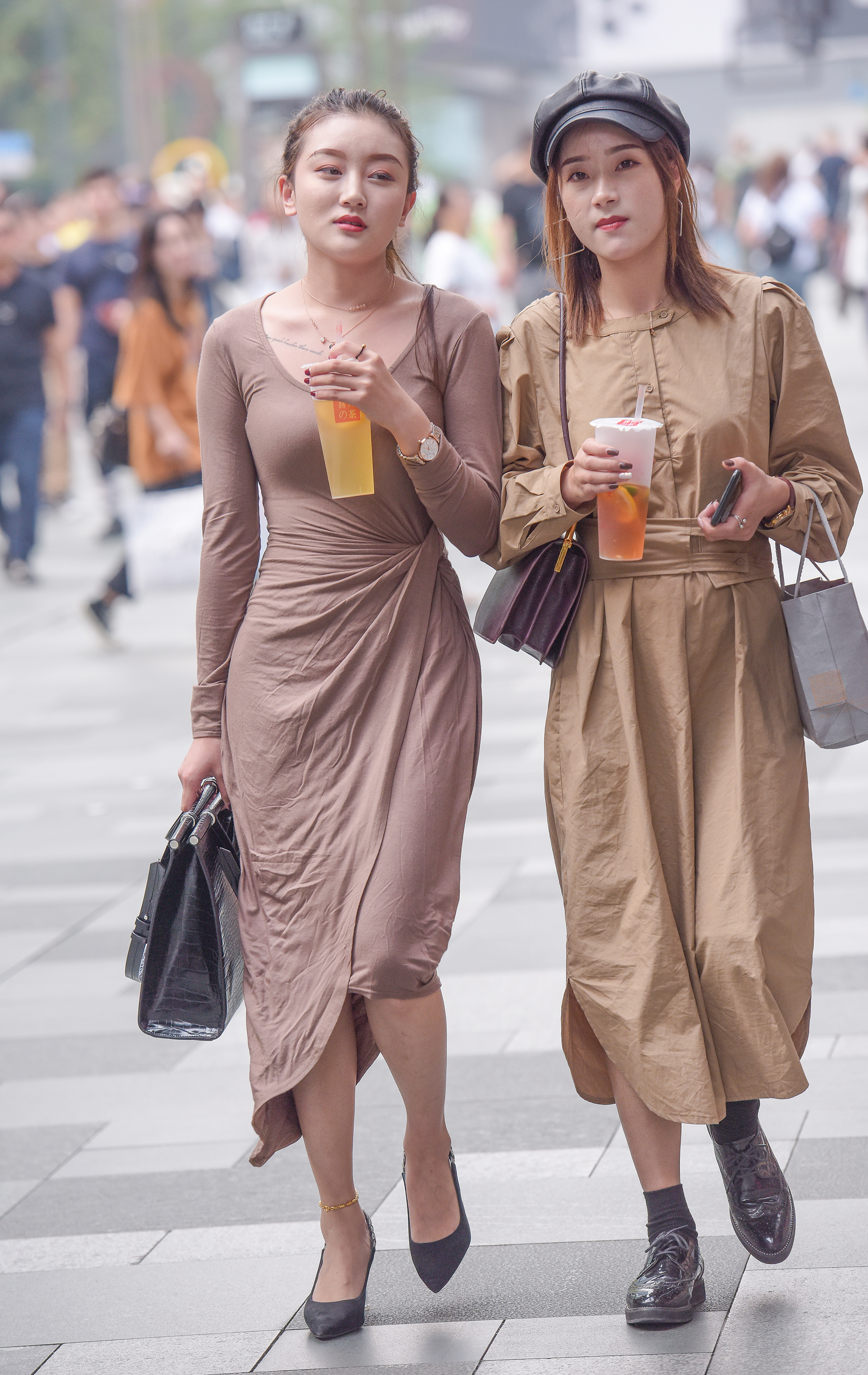  魔镜街拍,裙装,人妻,街拍,写真套图,Bobosocks袜啵啵