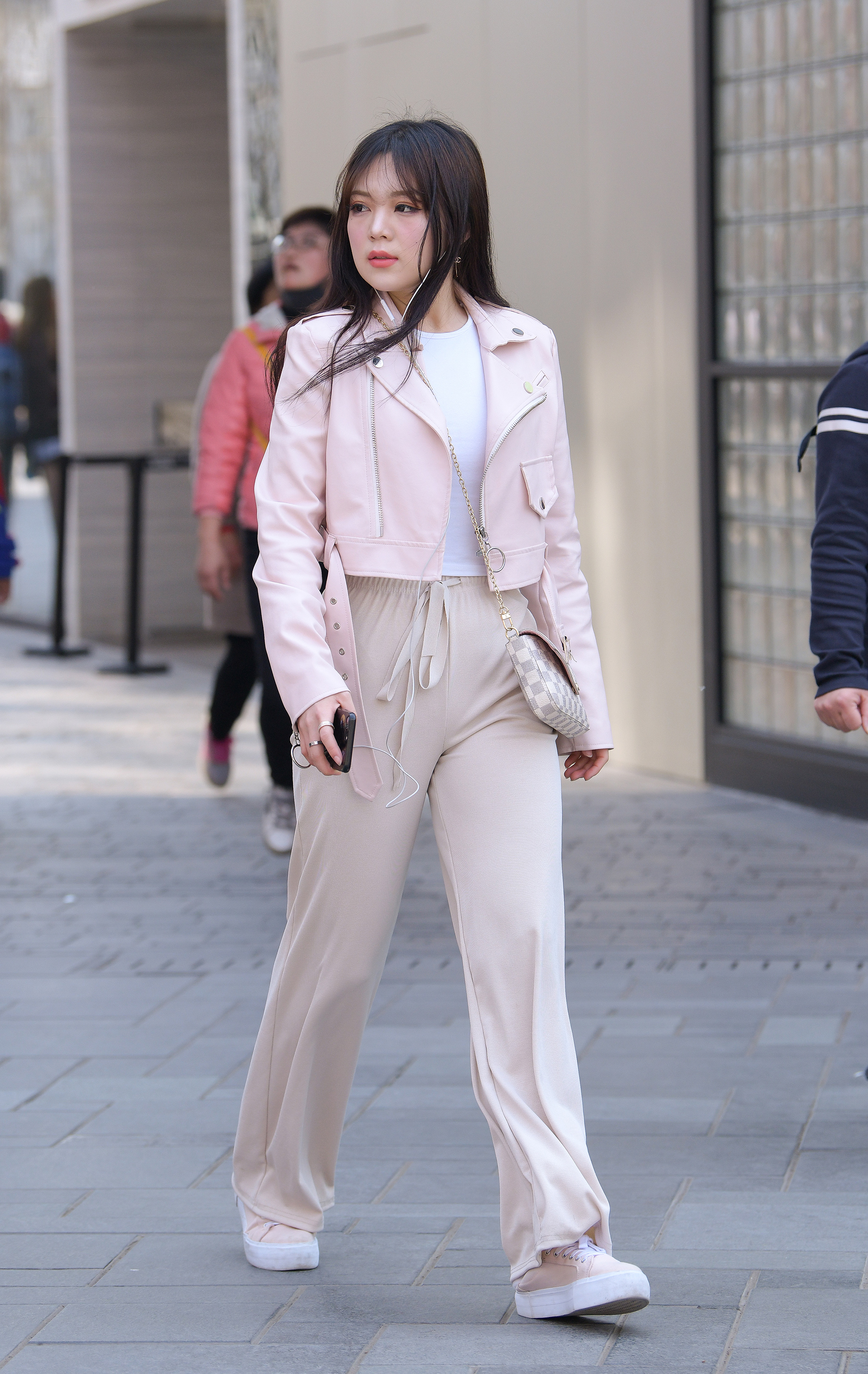  魔镜街拍,,人妻,街拍,写真套图,大名模网