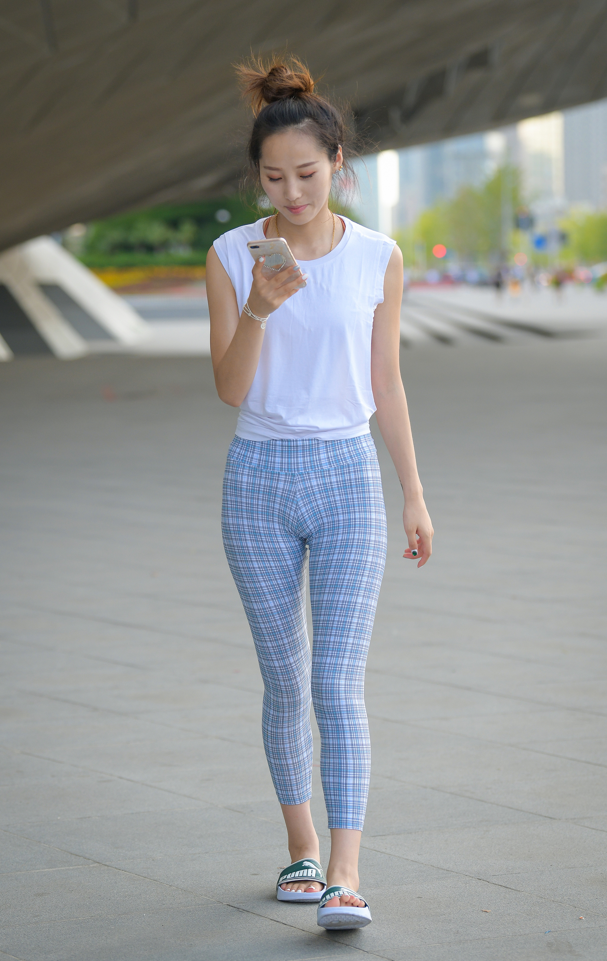  街拍鸭,魔镜街拍,紧身裤,人妻,街拍,写真套图,九九八XY