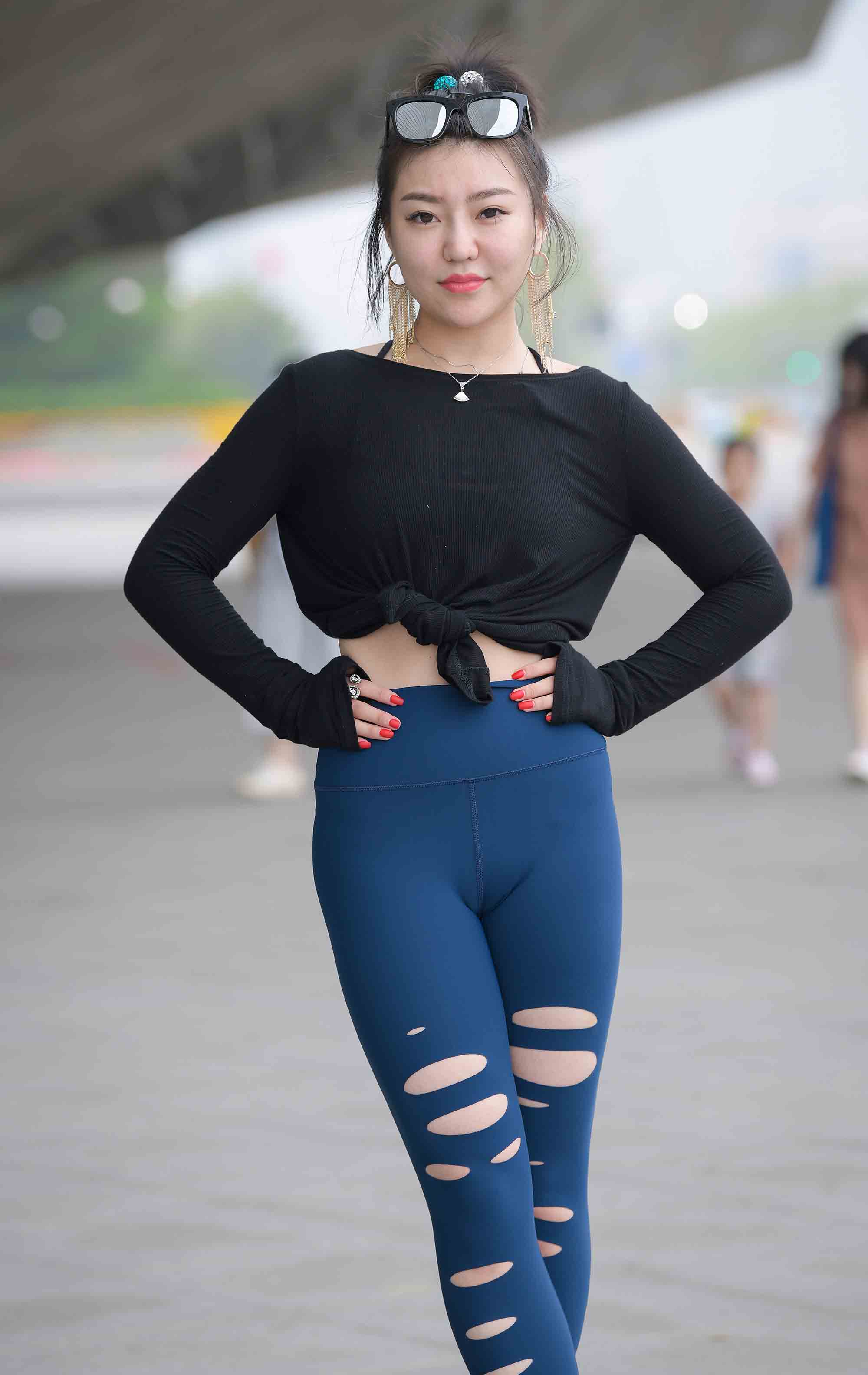 【街0266】】蓝色紧身少妇【图片】-街拍鸭