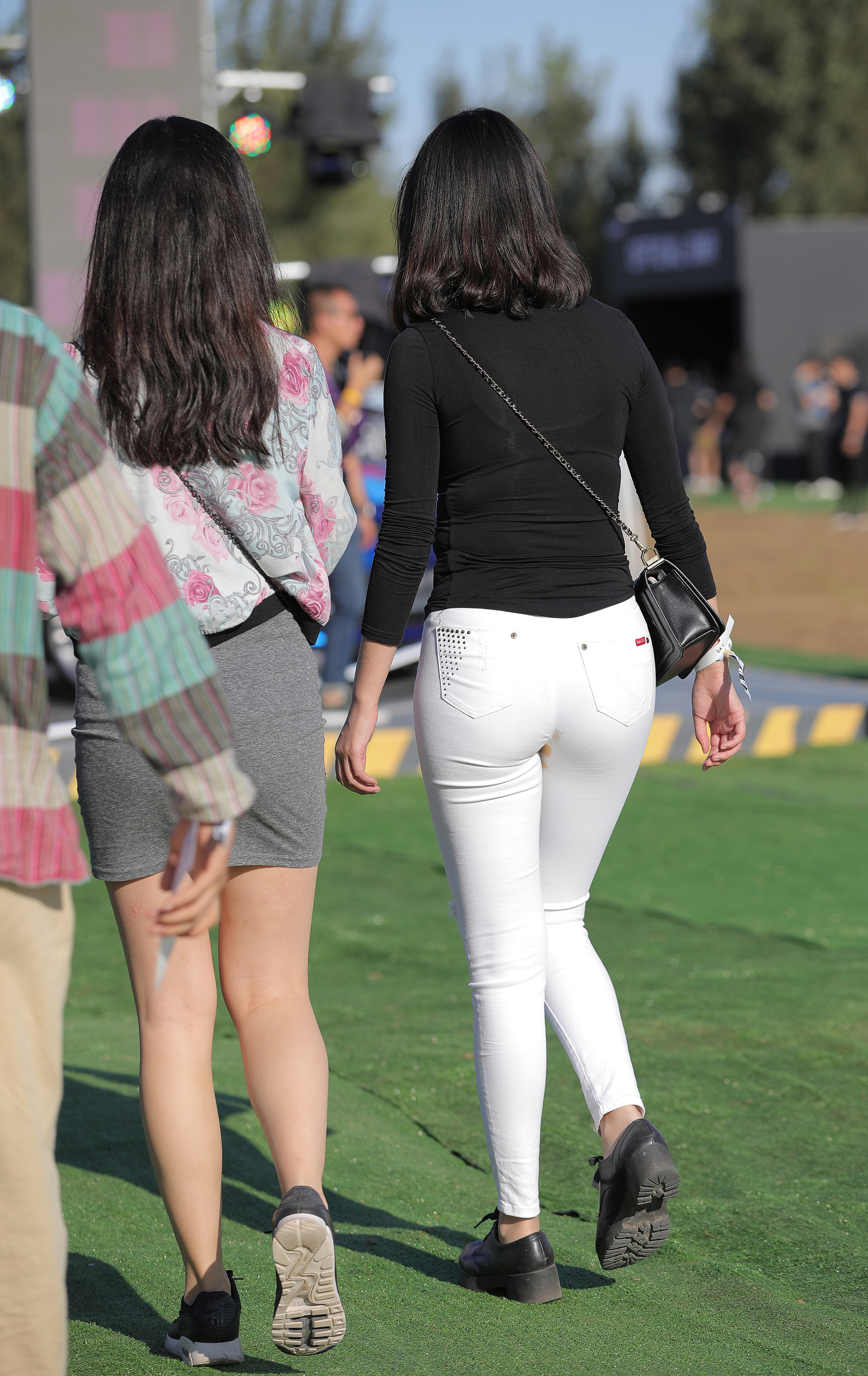  魔镜街拍,紧身裤,美女,街拍,写真套图,酒酒老师