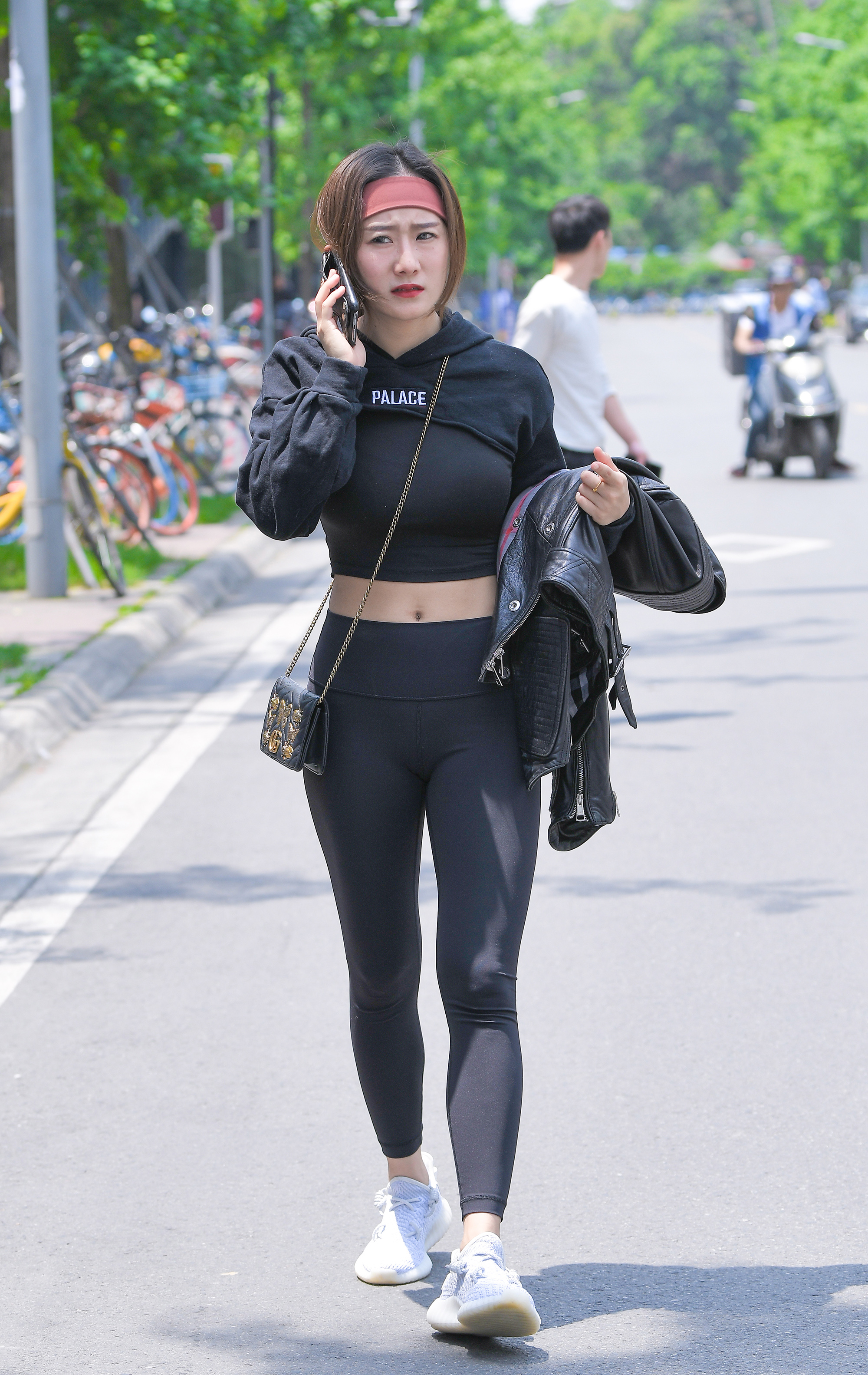  魔镜街拍,紧身裤,小姐姐,街拍,写真套图,拿相机的执义