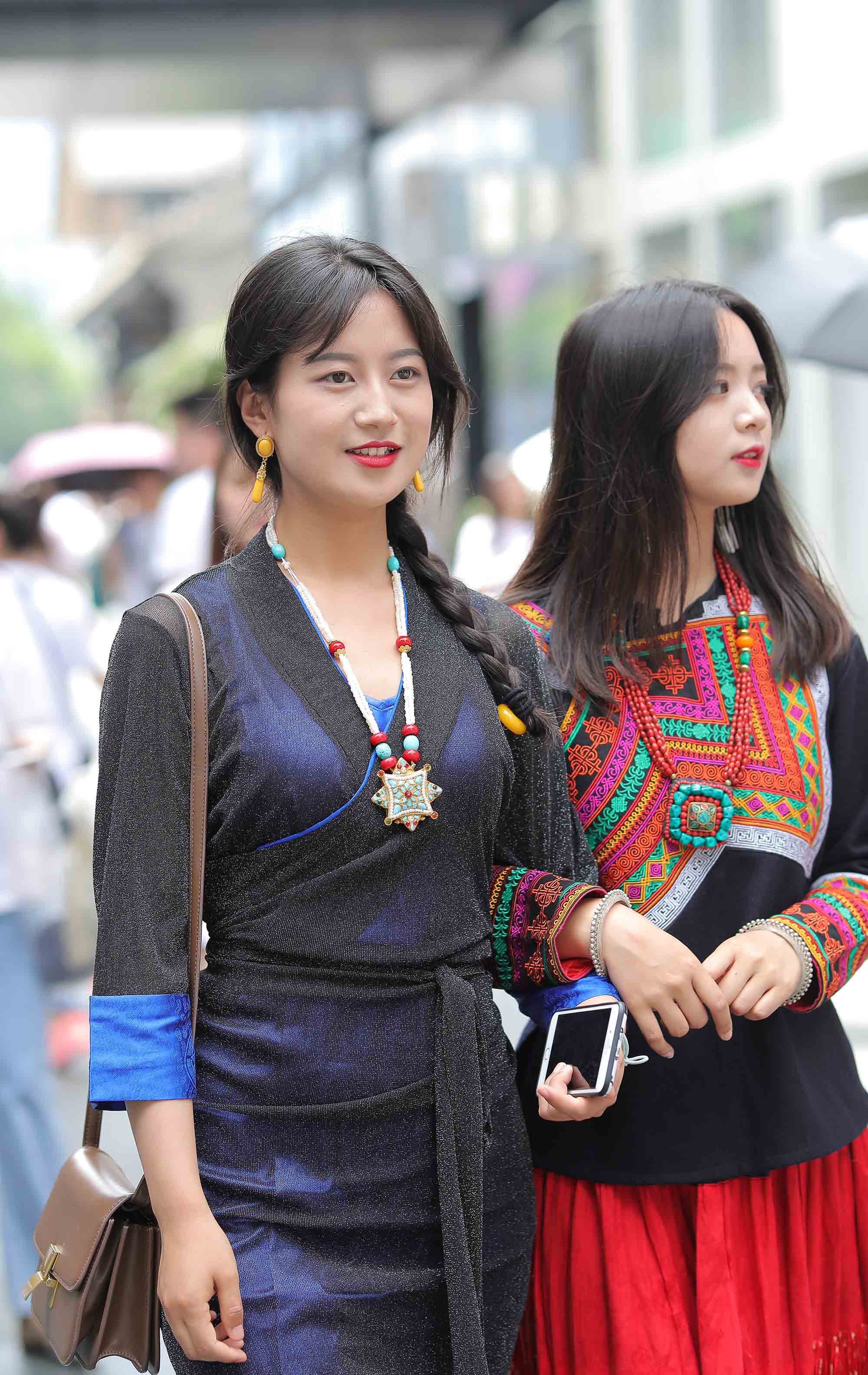  魔镜街拍,裙装,熟女,街拍,写真套图,鳗鱼霏儿