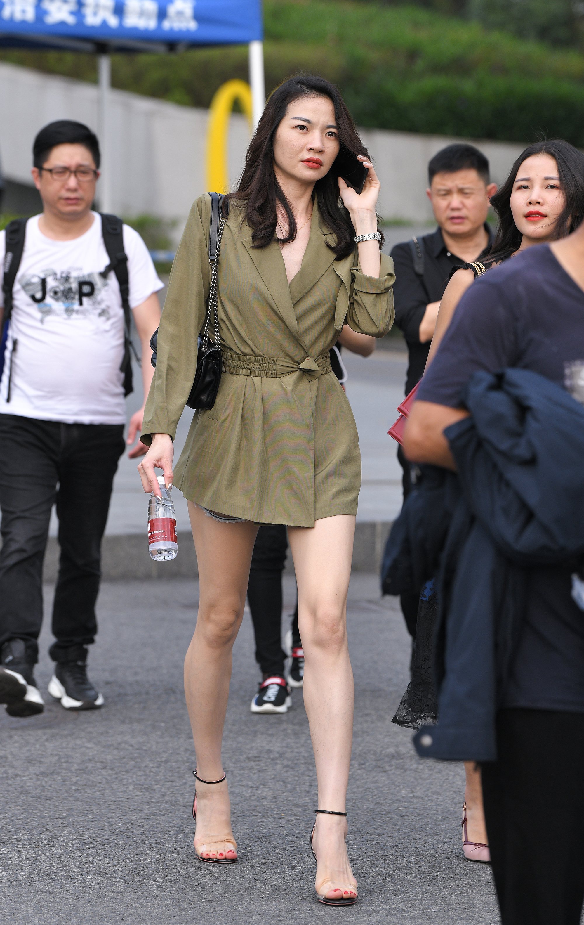  街拍鸭,魔镜街拍,裙装,美女,街拍,写真套图,一笑芳香沁