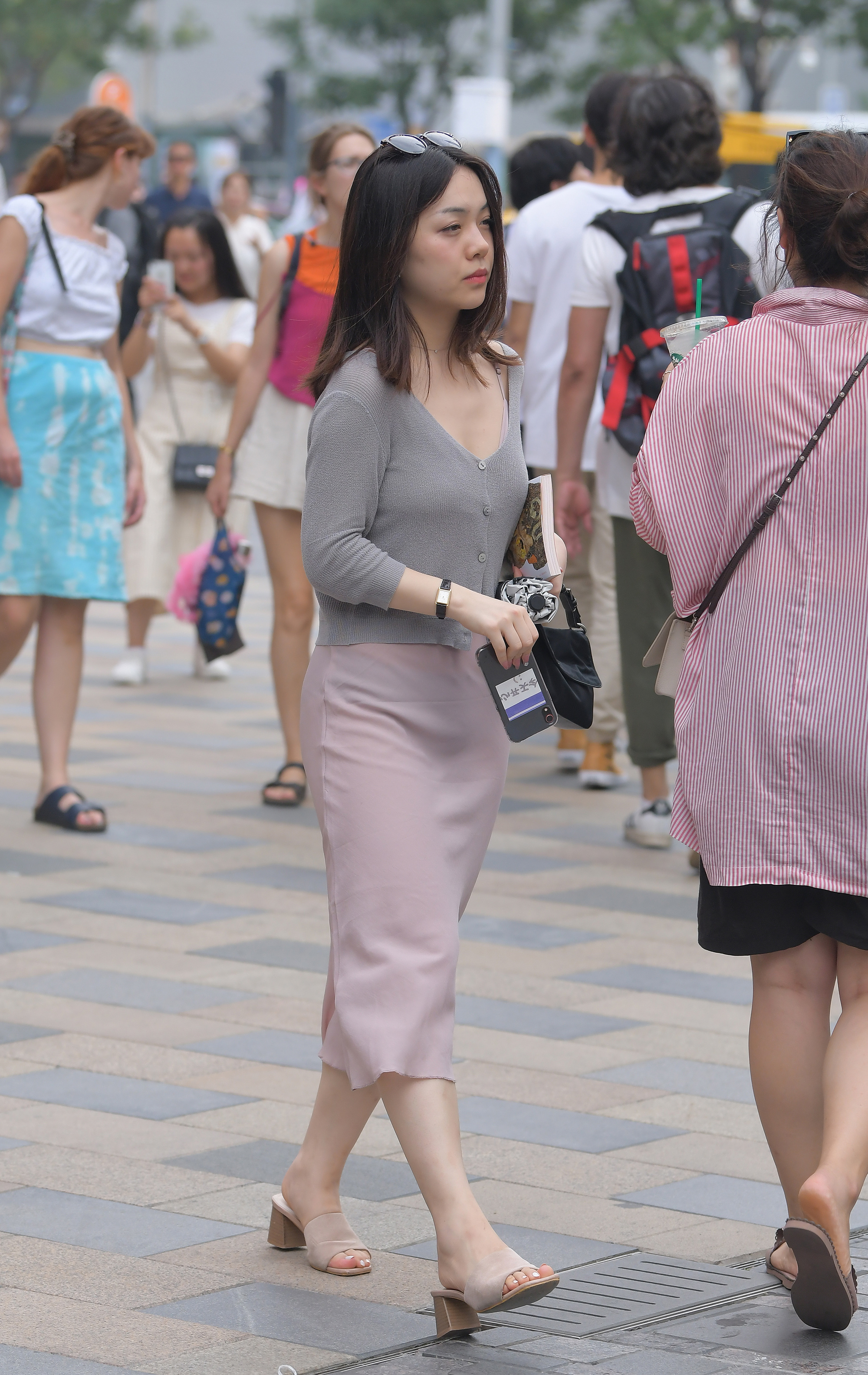  魔镜街拍,裙装,少妇,街拍,写真套图,鱼鱼足影