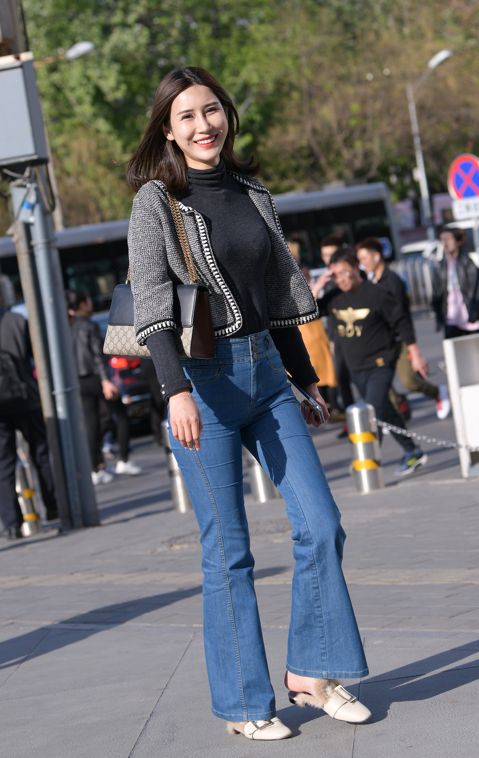  街拍鸭,魔镜街拍,,人妻,街拍,写真套图,轻兰映画