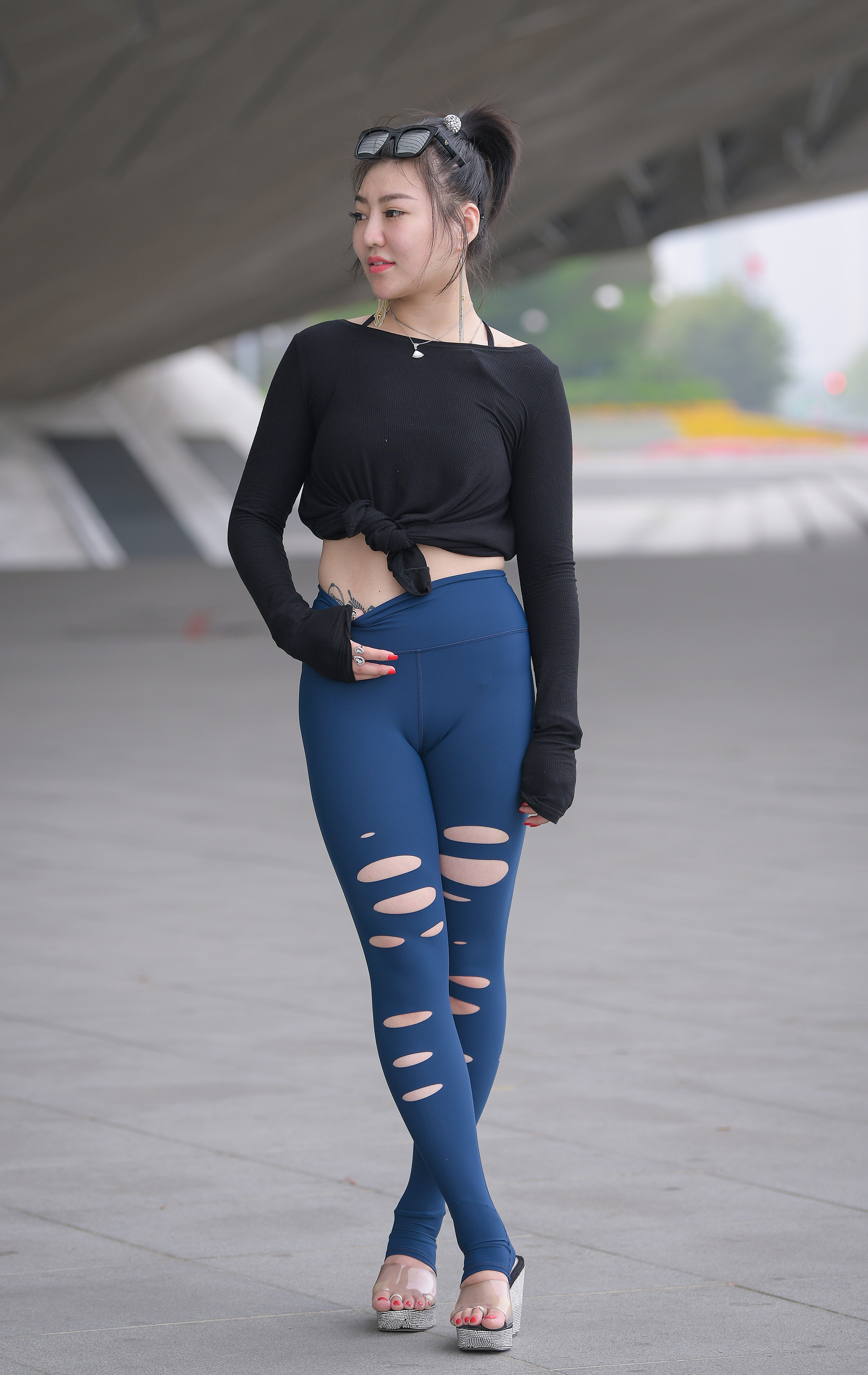  街拍鸭,魔镜街拍,街拍第一站,紧身裤,美女,街拍,写真套图,FEILIN嗲囡囡