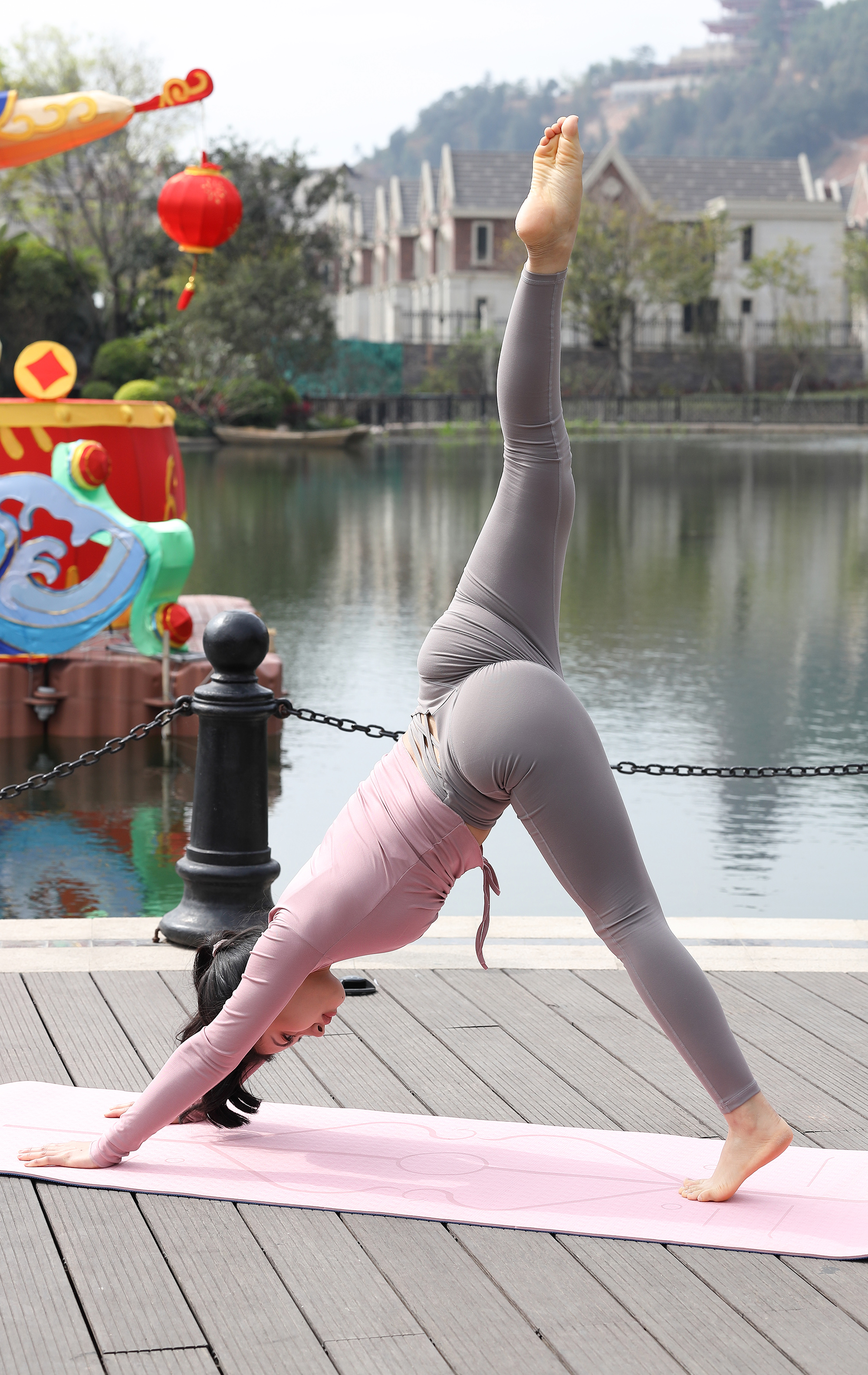  街拍鸭,魔镜街拍,紧身裤,小姐姐,街拍,写真套图,MFStar模范学院