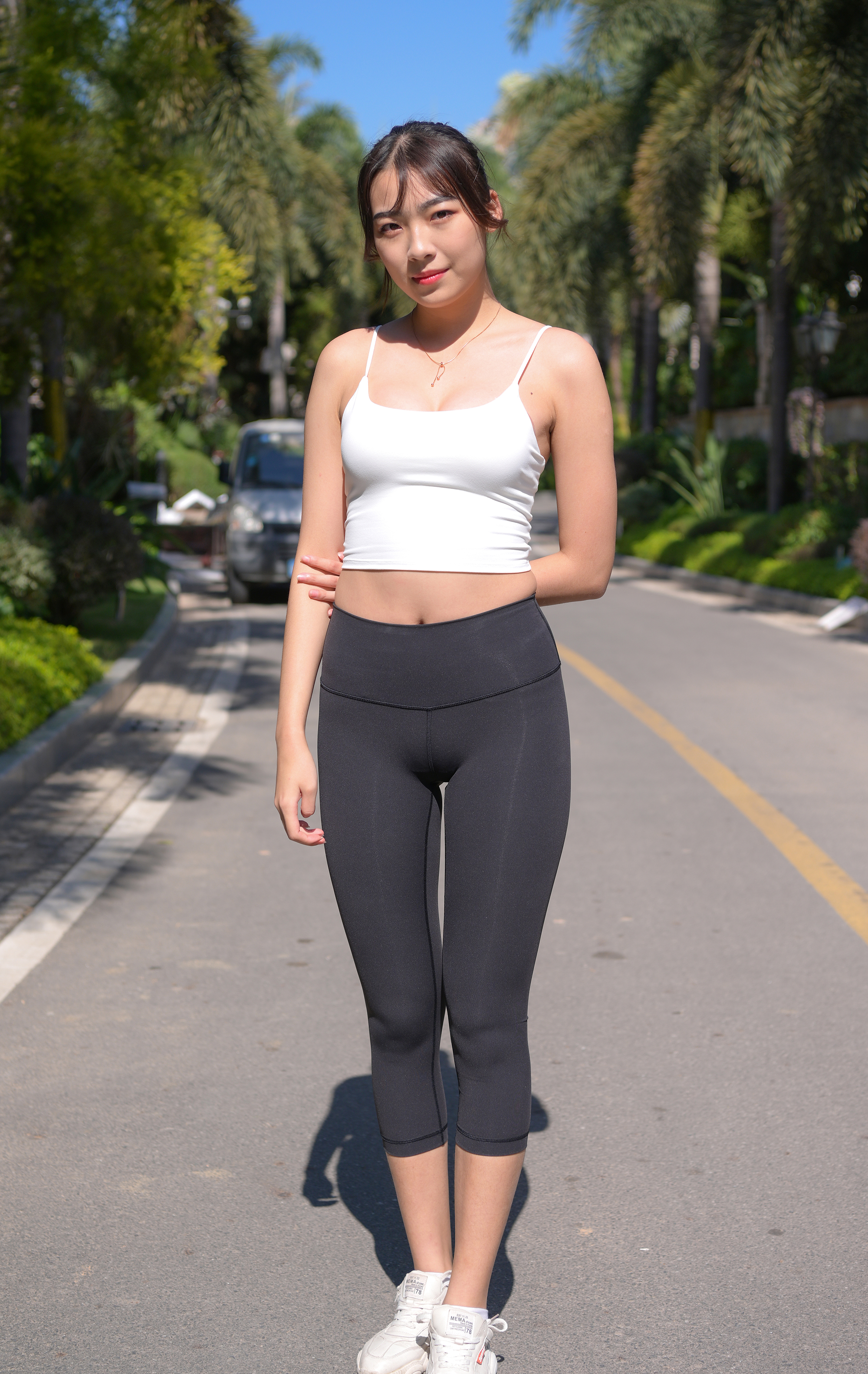  街拍鸭,魔镜街拍,紧身裤,人妻,街拍,写真套图,Fannie芬妮