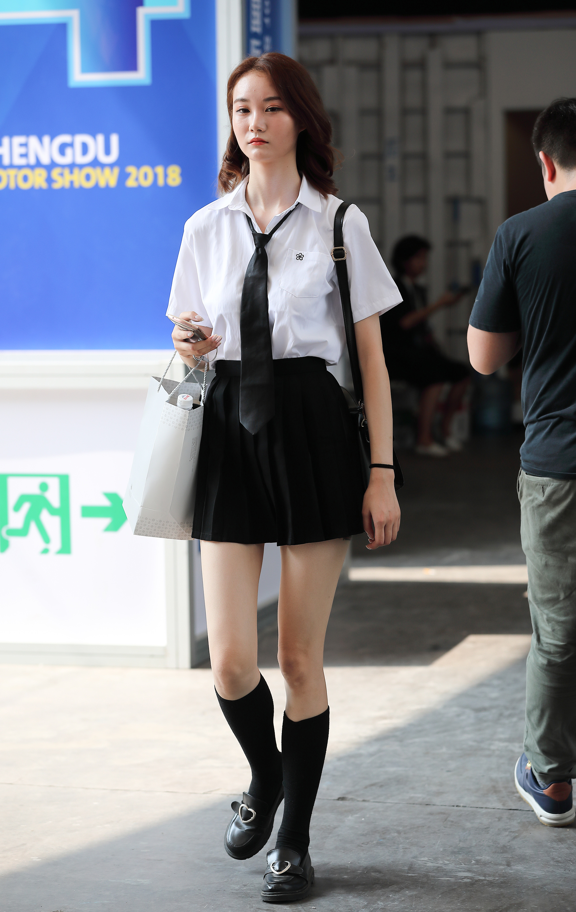  魔镜街拍,裙装,美女,街拍,写真套图,HuaYang花漾show