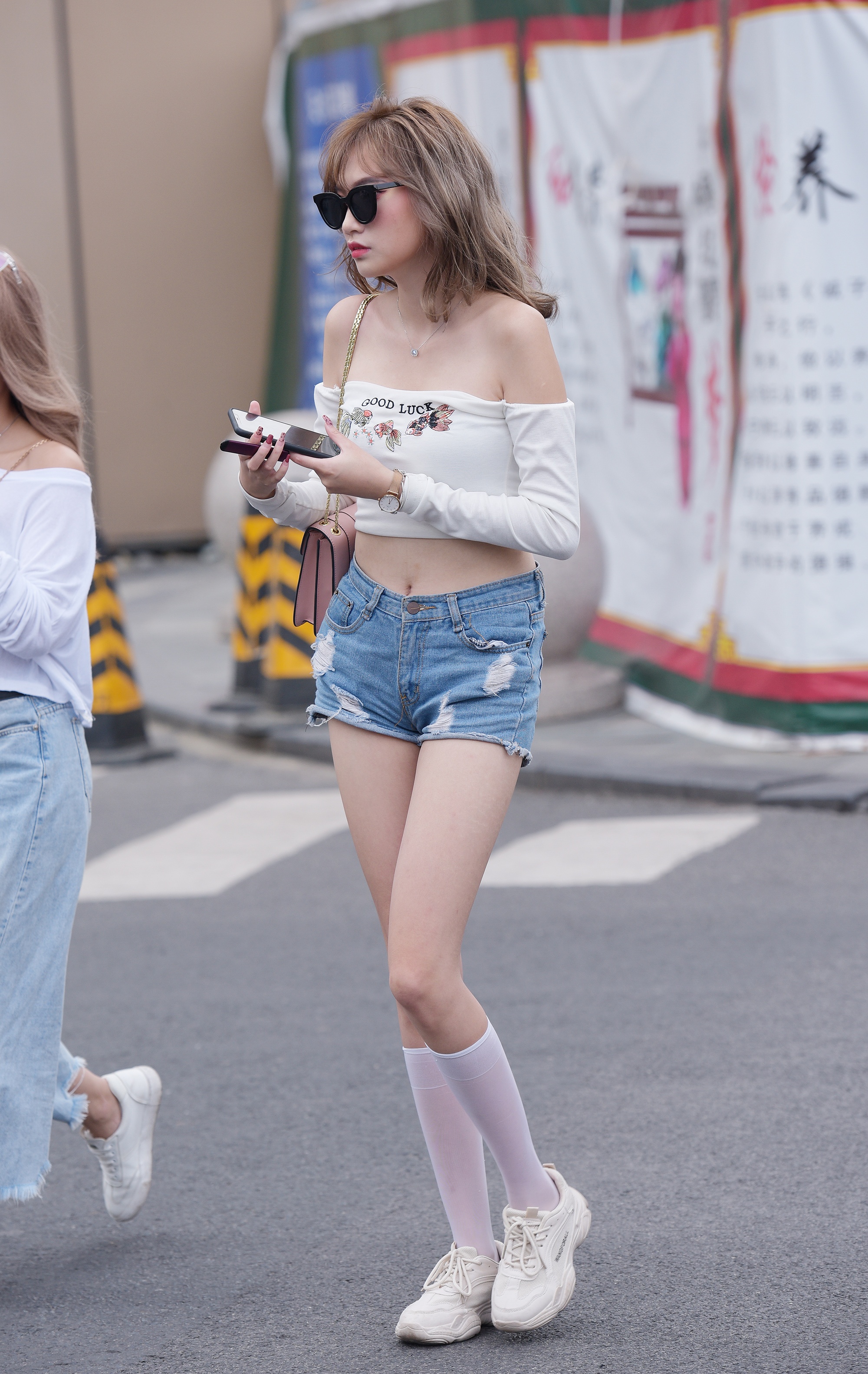  魔镜街拍,,少妇,街拍,写真套图,Sexy Asian Girls Feet