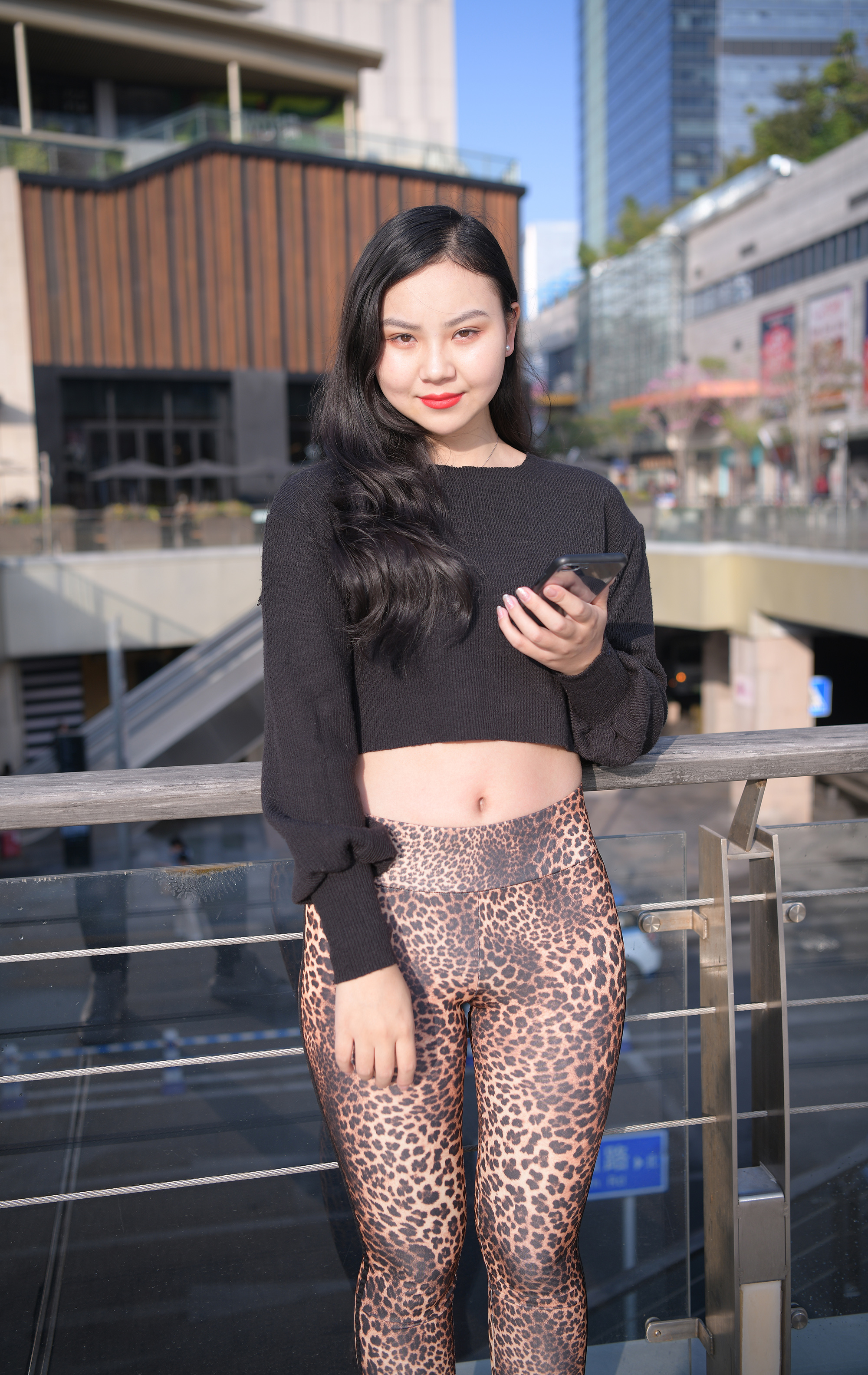 水琴 街拍鸭,魔镜街拍,紧身裤,少妇,街拍,写真套图,SSA丝社