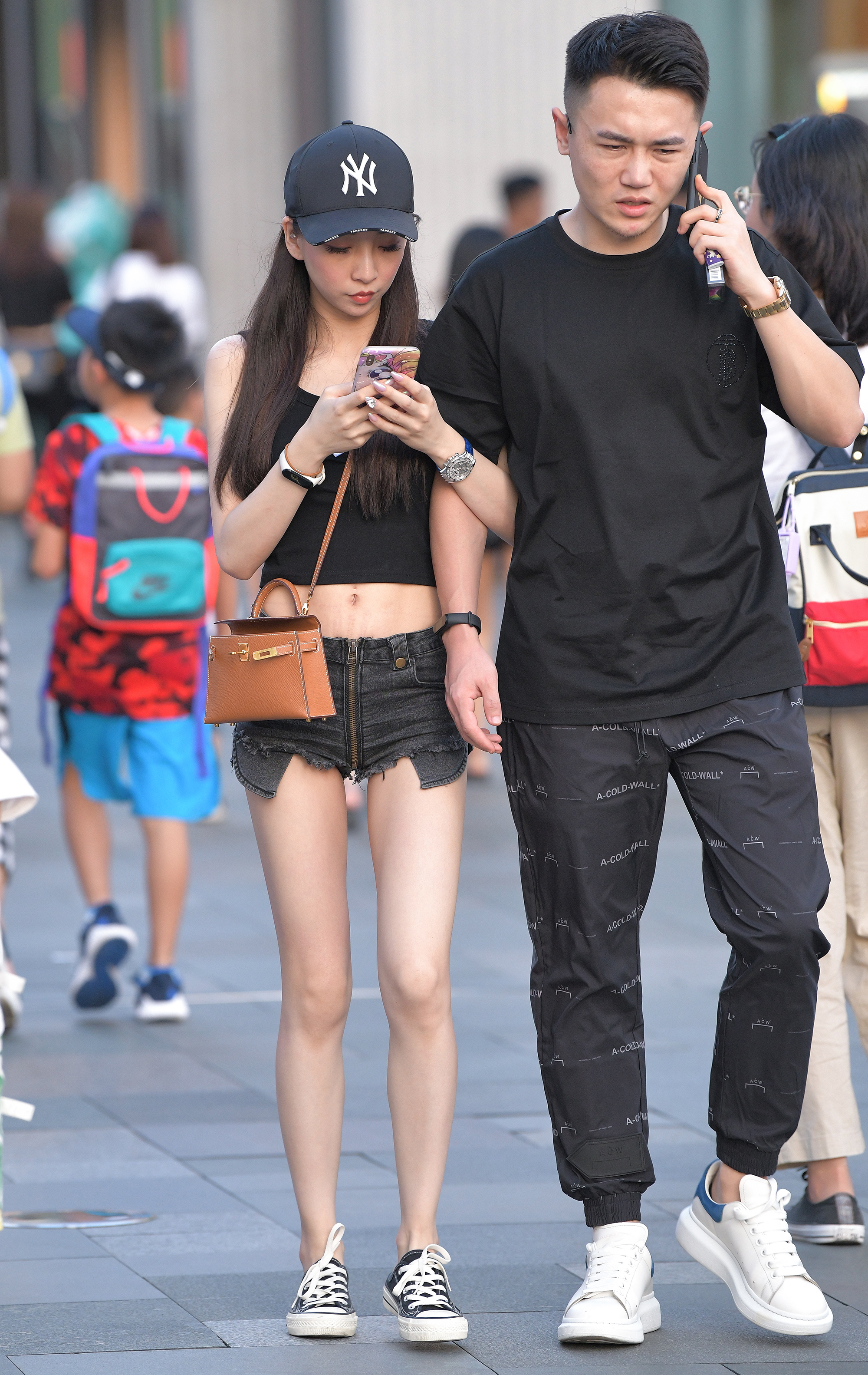  魔镜街拍,热裤,人妻,街拍,写真套图,LD零度摄影