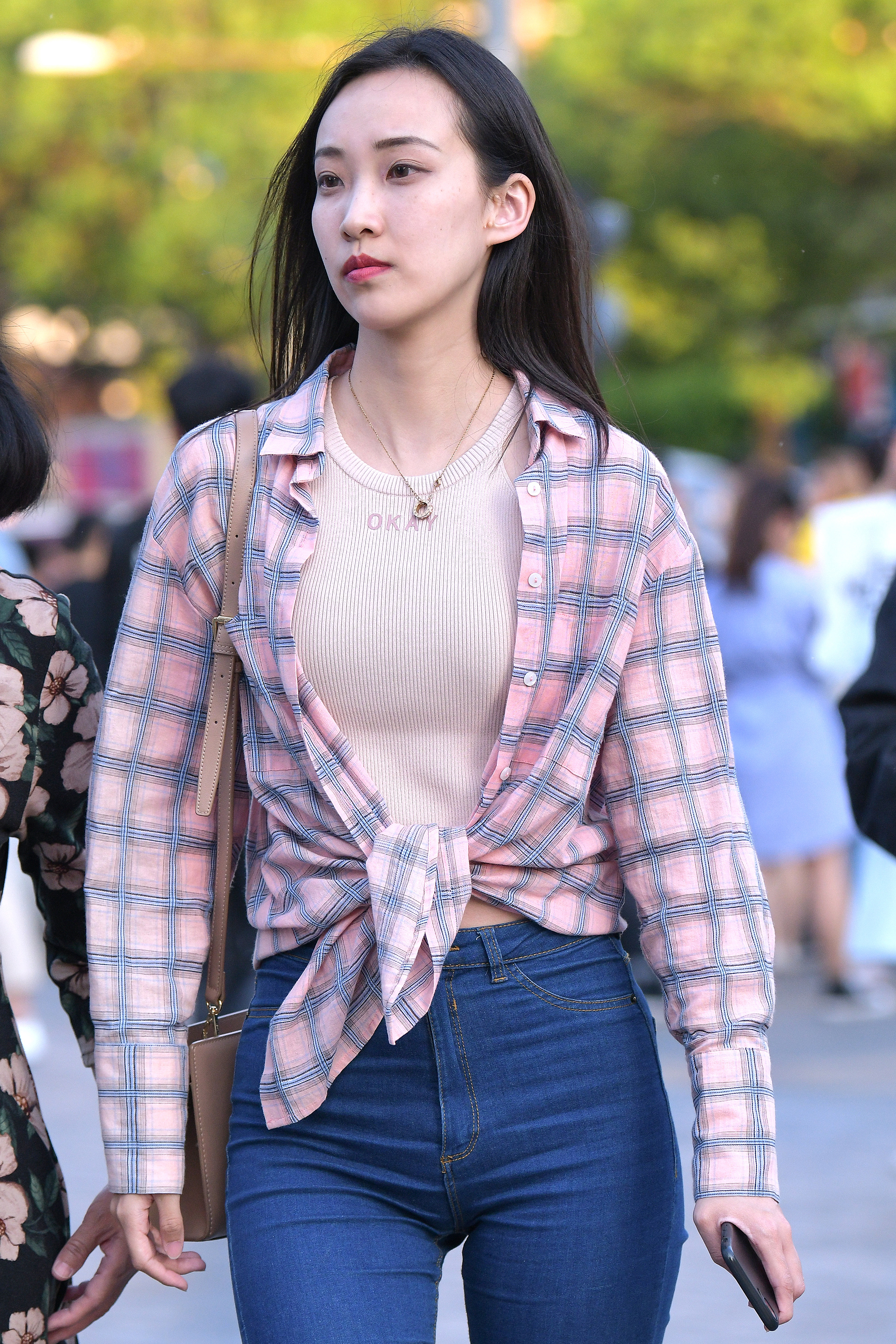  魔镜街拍,,人妻,街拍,写真套图,封疆疆v