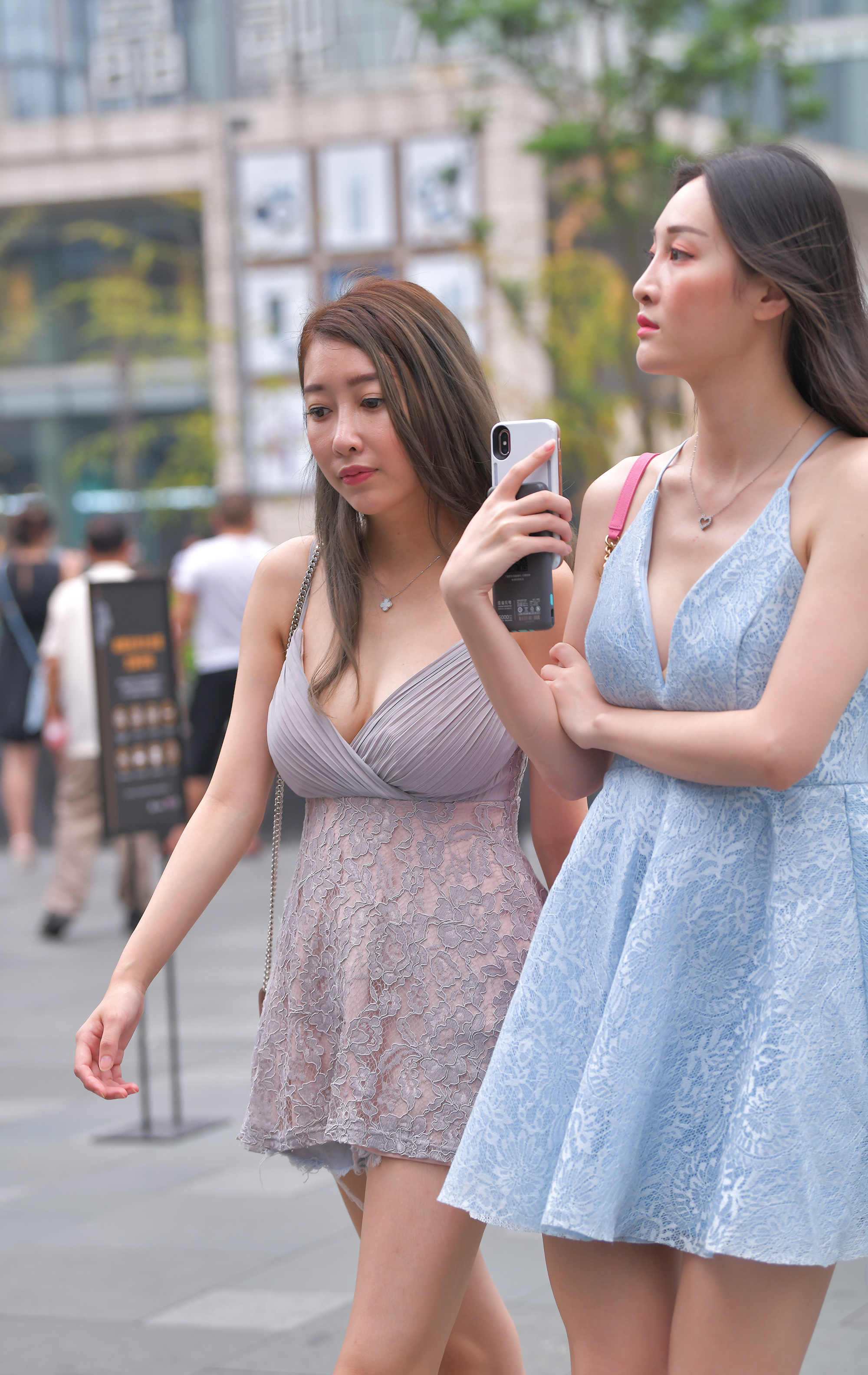  魔镜街拍,裙装,美女,街拍,写真套图,是依酱呀