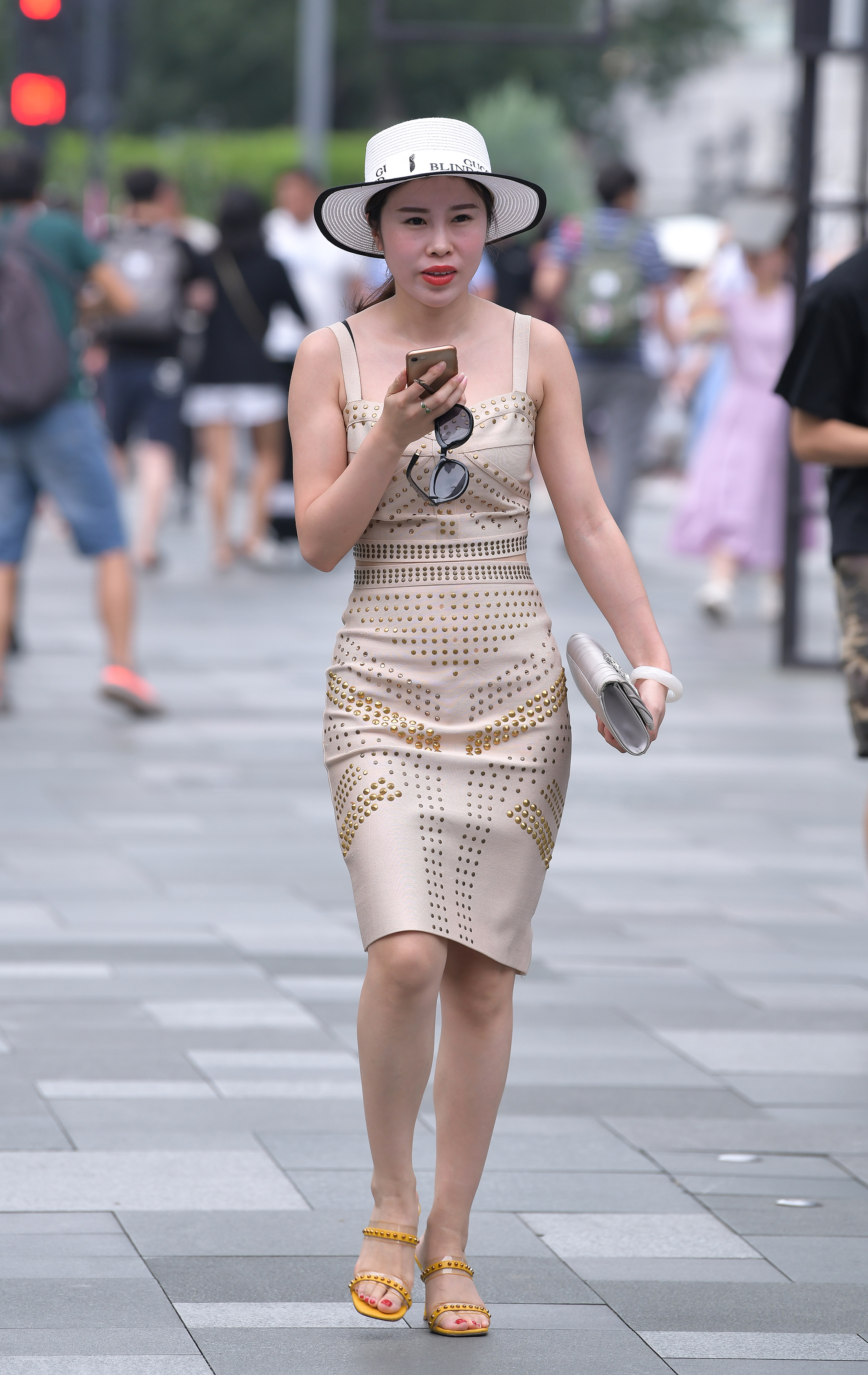  街拍鸭,魔镜街拍,裙装,小姐姐,街拍,写真套图,MT蜜团