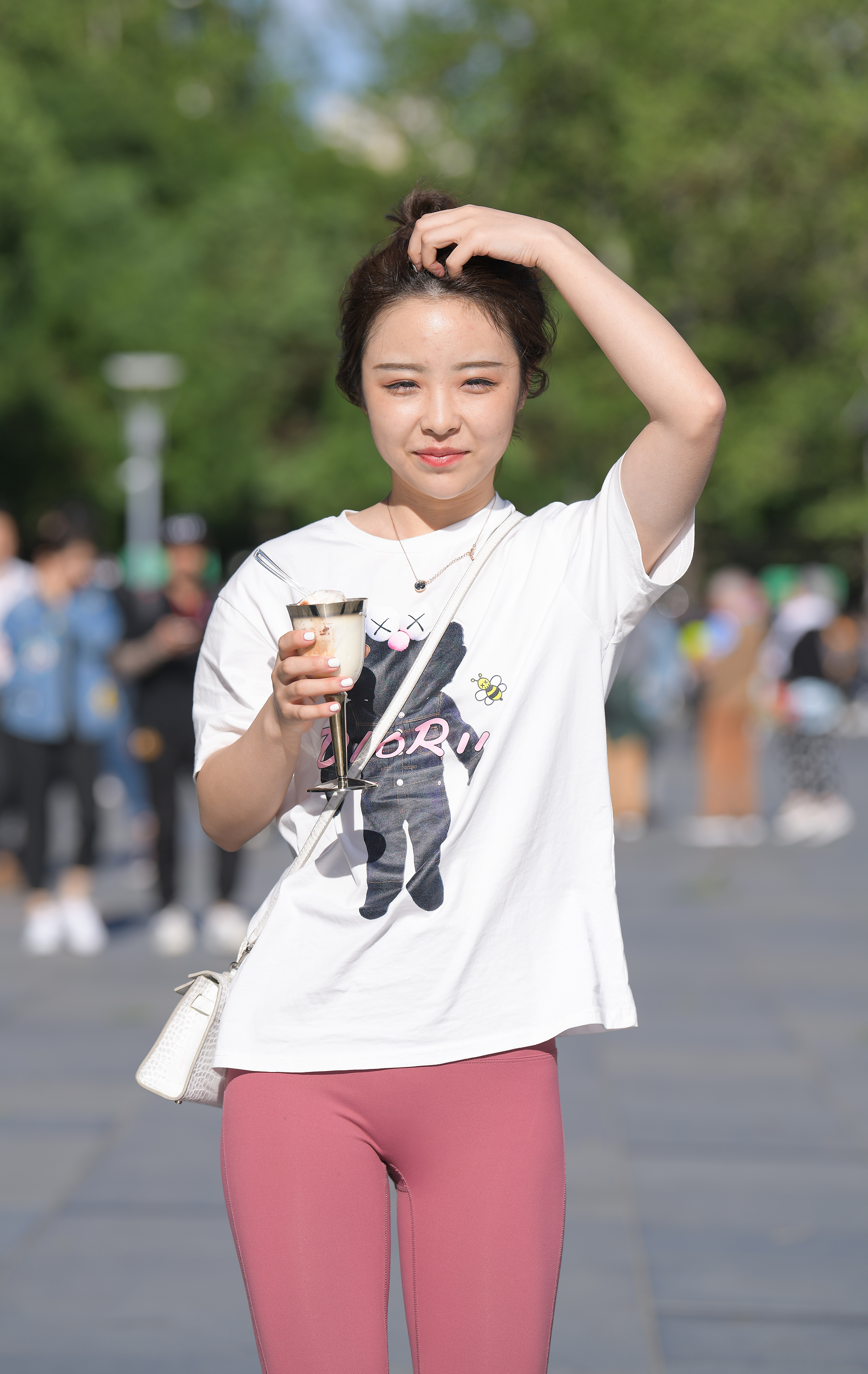  魔镜街拍,紧身裤,美女,街拍,写真套图,萌芽儿