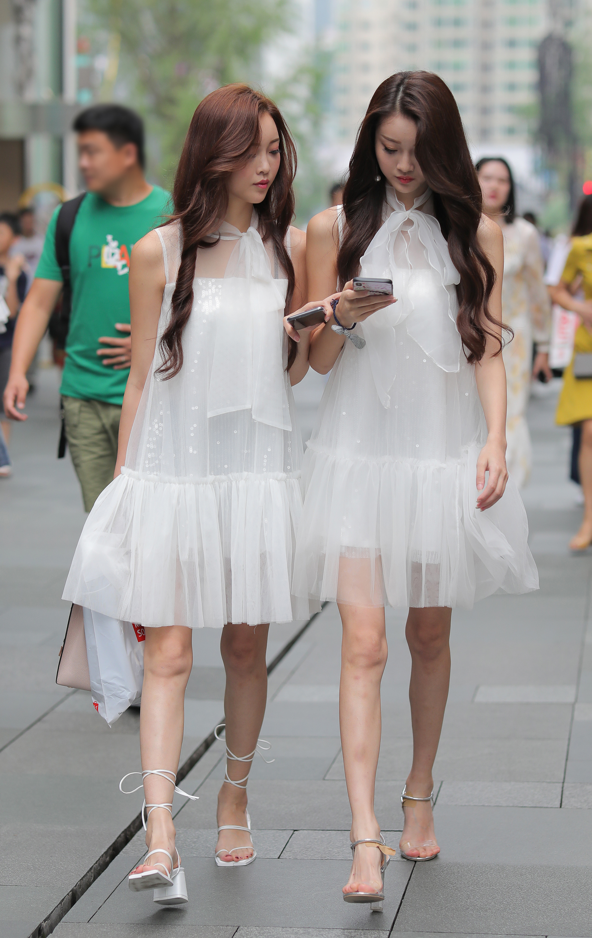  魔镜街拍,裙装,小姐姐,街拍,写真套图,踏青公园系列