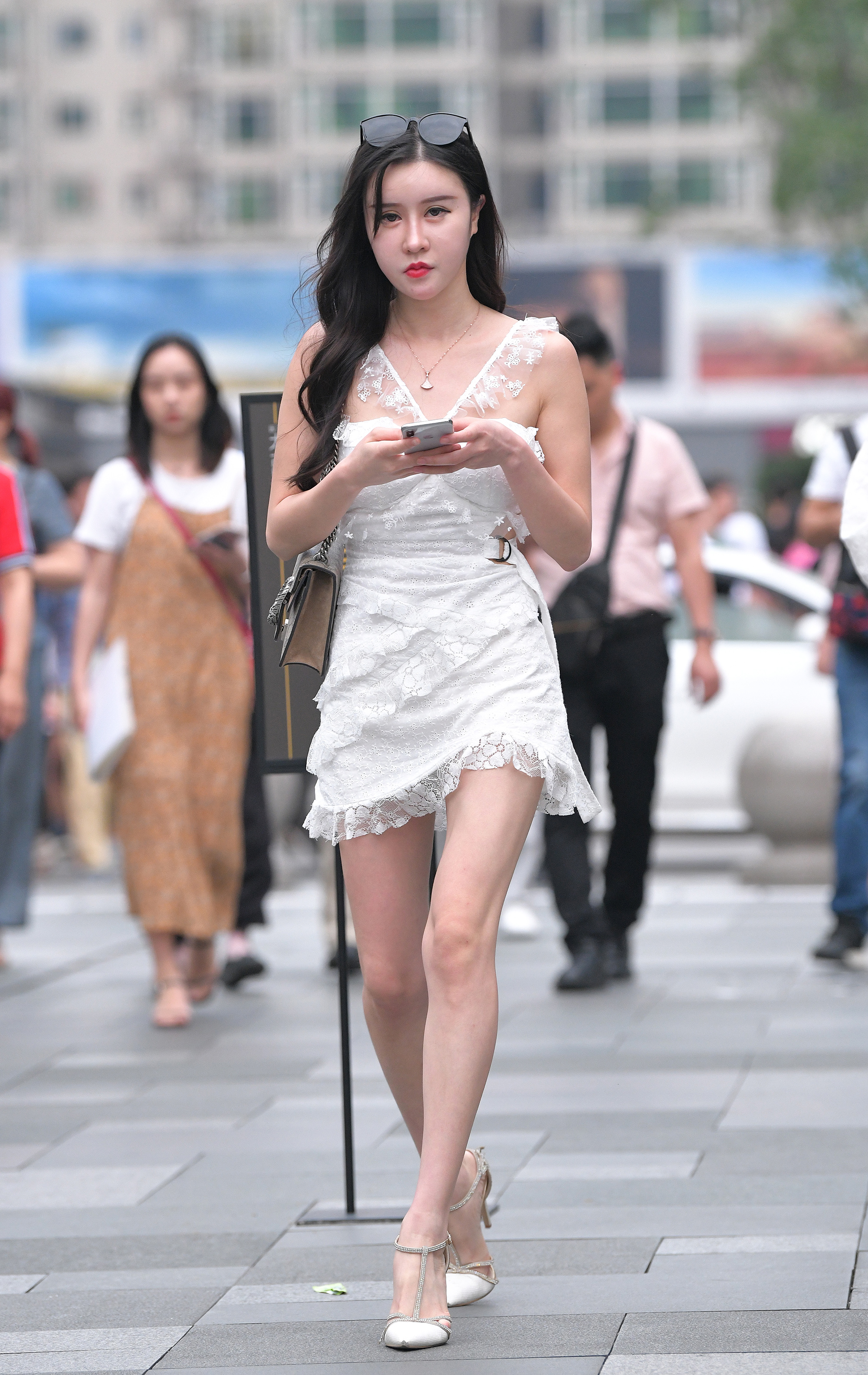  街拍鸭,魔镜街拍,裙装,小姐姐,街拍,写真套图,赤足者