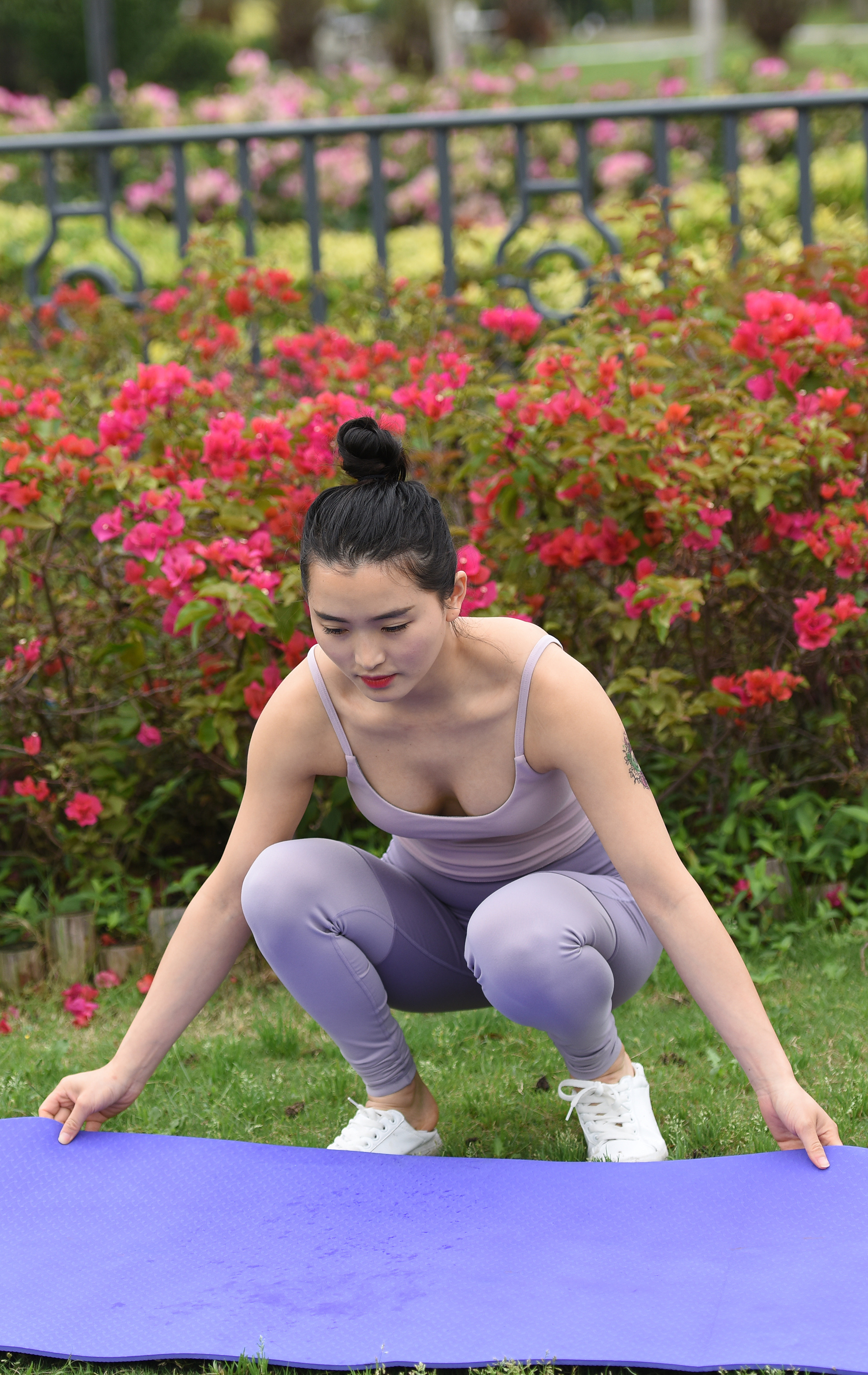  街拍鸭,魔镜街拍,紧身裤,人妻,街拍,写真套图,稚颜酱