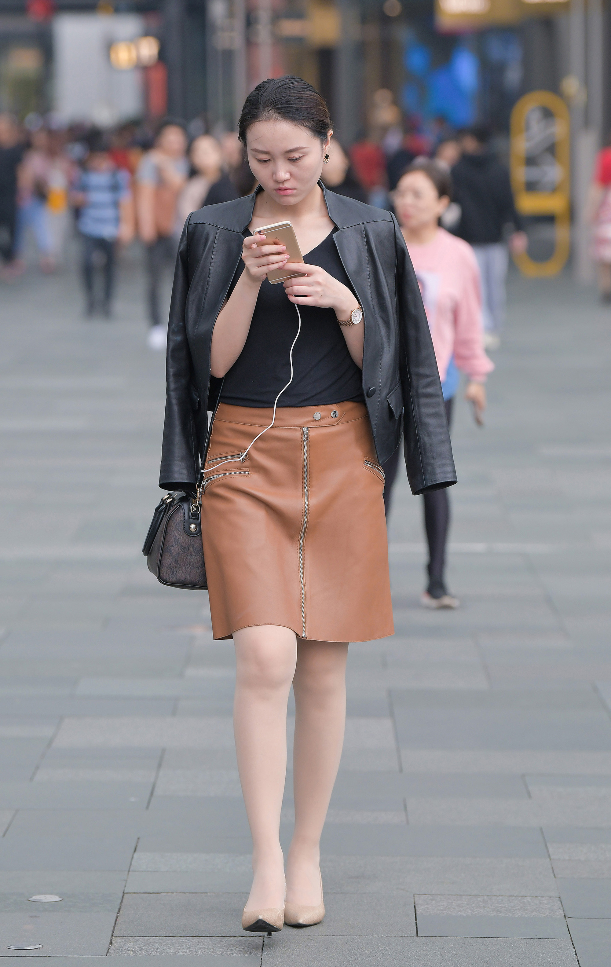  魔镜街拍,丝袜,裙装,少妇,街拍,写真套图,魔镜在线专区