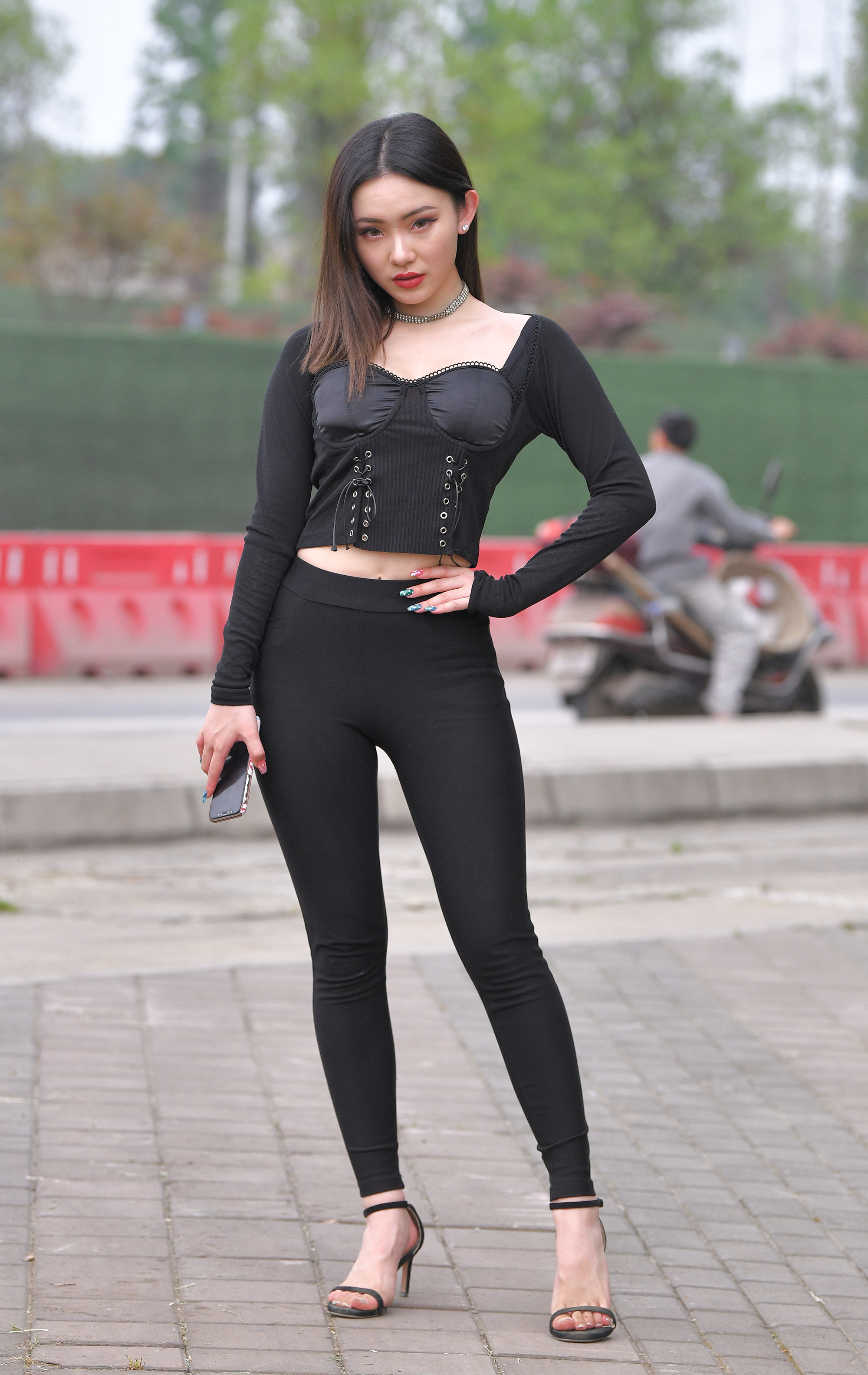  街拍鸭,魔镜街拍,紧身裤,美臀,美女,街拍,写真套图,丝慕GIRL