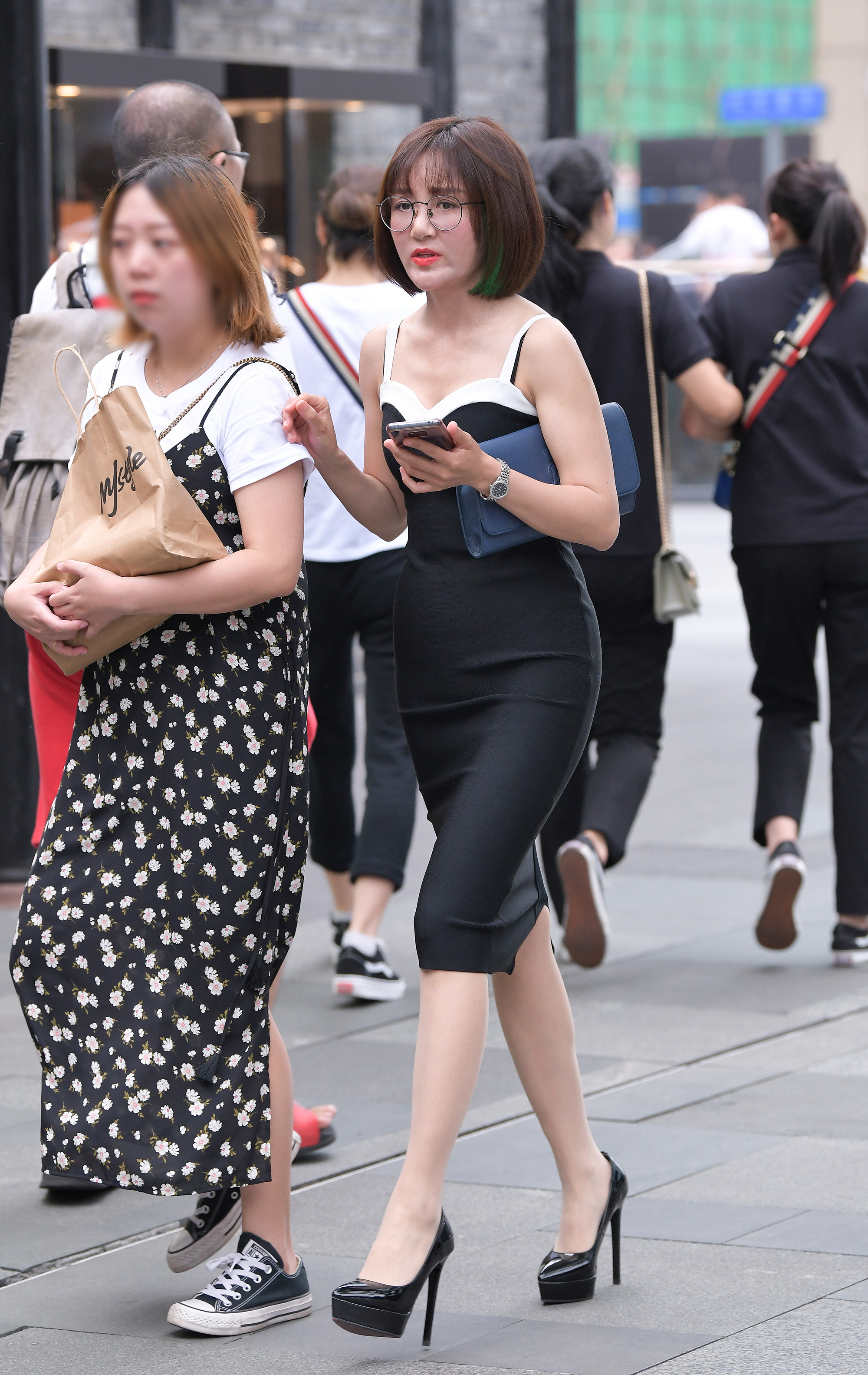  魔镜街拍,裙装,丝袜,熟女,街拍,写真套图,KelaGirls克拉女神