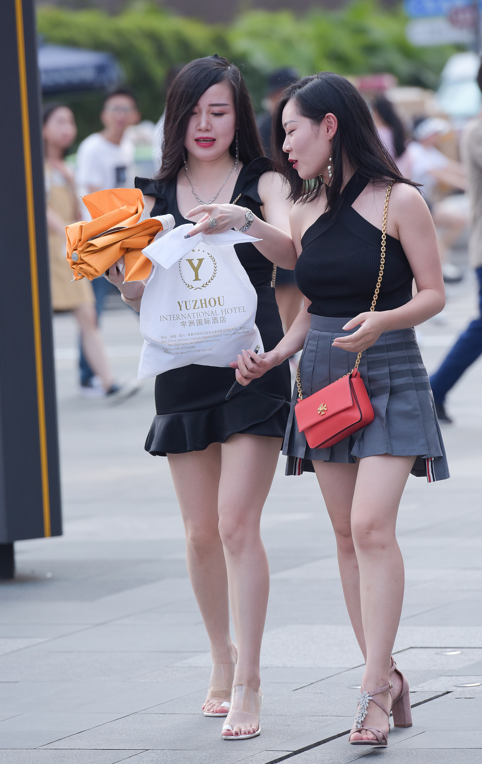  魔镜街拍,裙装,美女,街拍,写真套图,战前女神