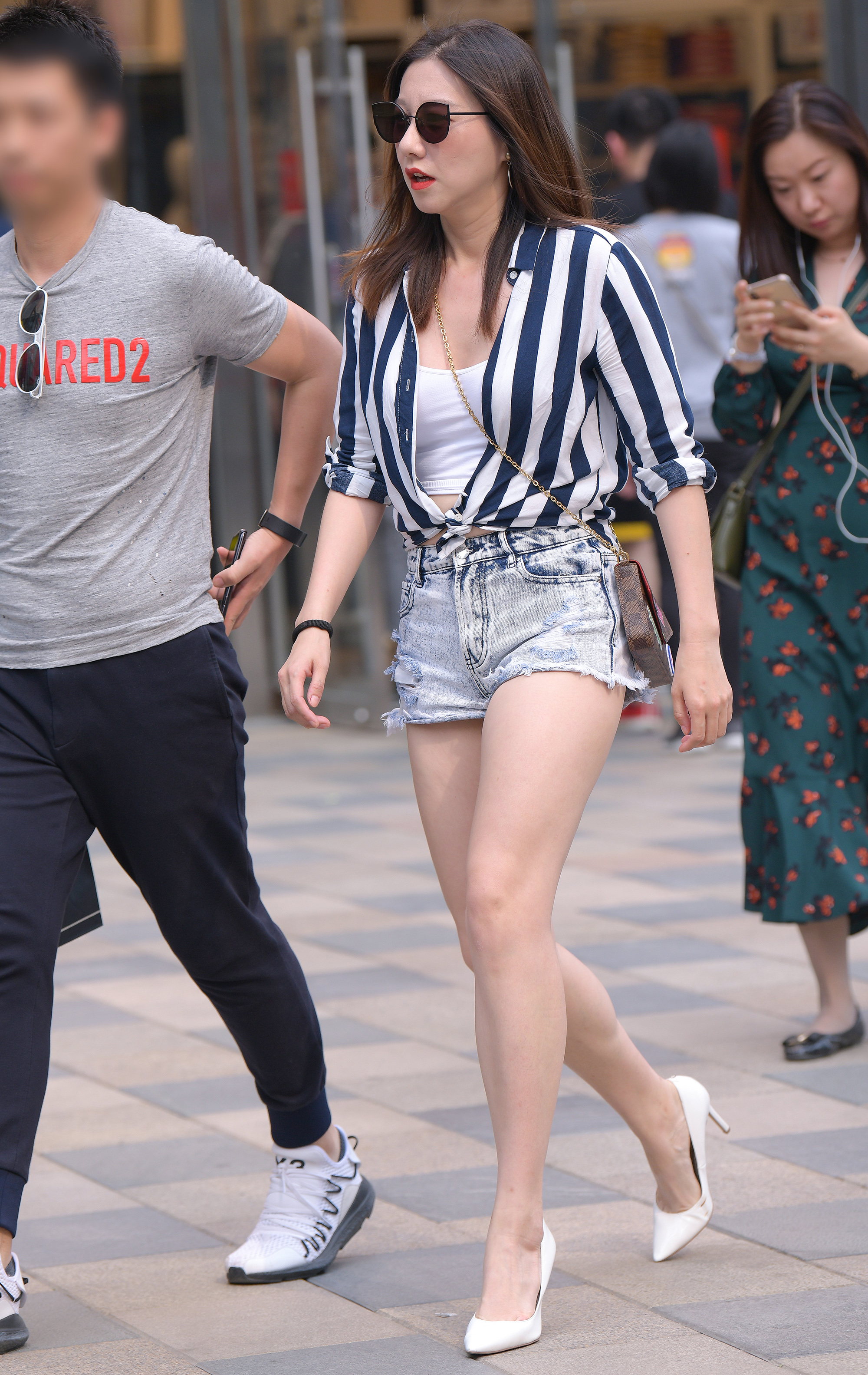  街拍鸭,魔镜街拍,热裤,小姐姐,街拍,写真套图,紧急企划