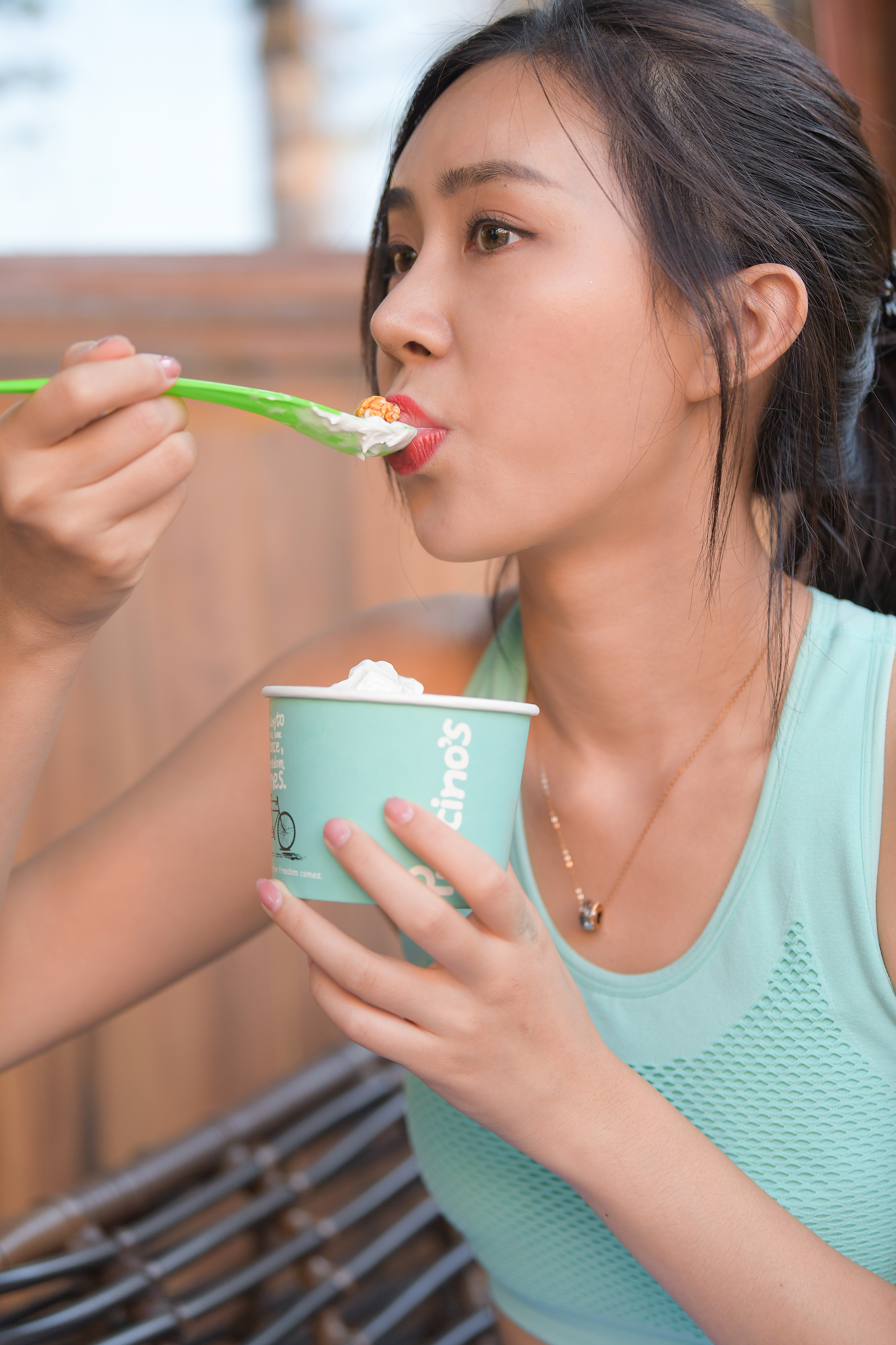  街拍鸭,魔镜街拍,紧身裤,小姐姐,街拍,写真套图,商场商店系列