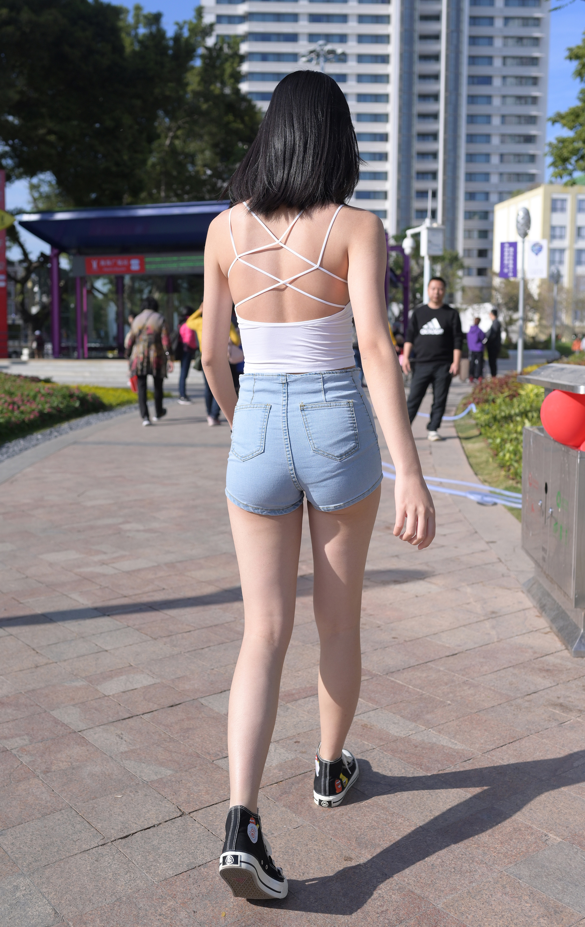 英俊 街拍鸭,魔镜街拍,热裤,美女,街拍,写真套图,Yuki亭