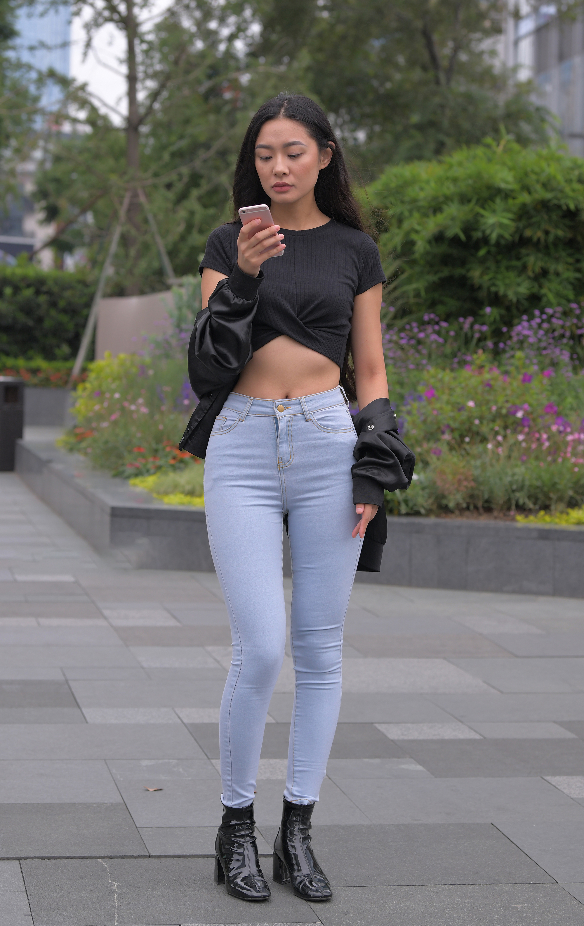  街拍鸭,魔镜街拍,,人妻,街拍,写真套图,弥音音