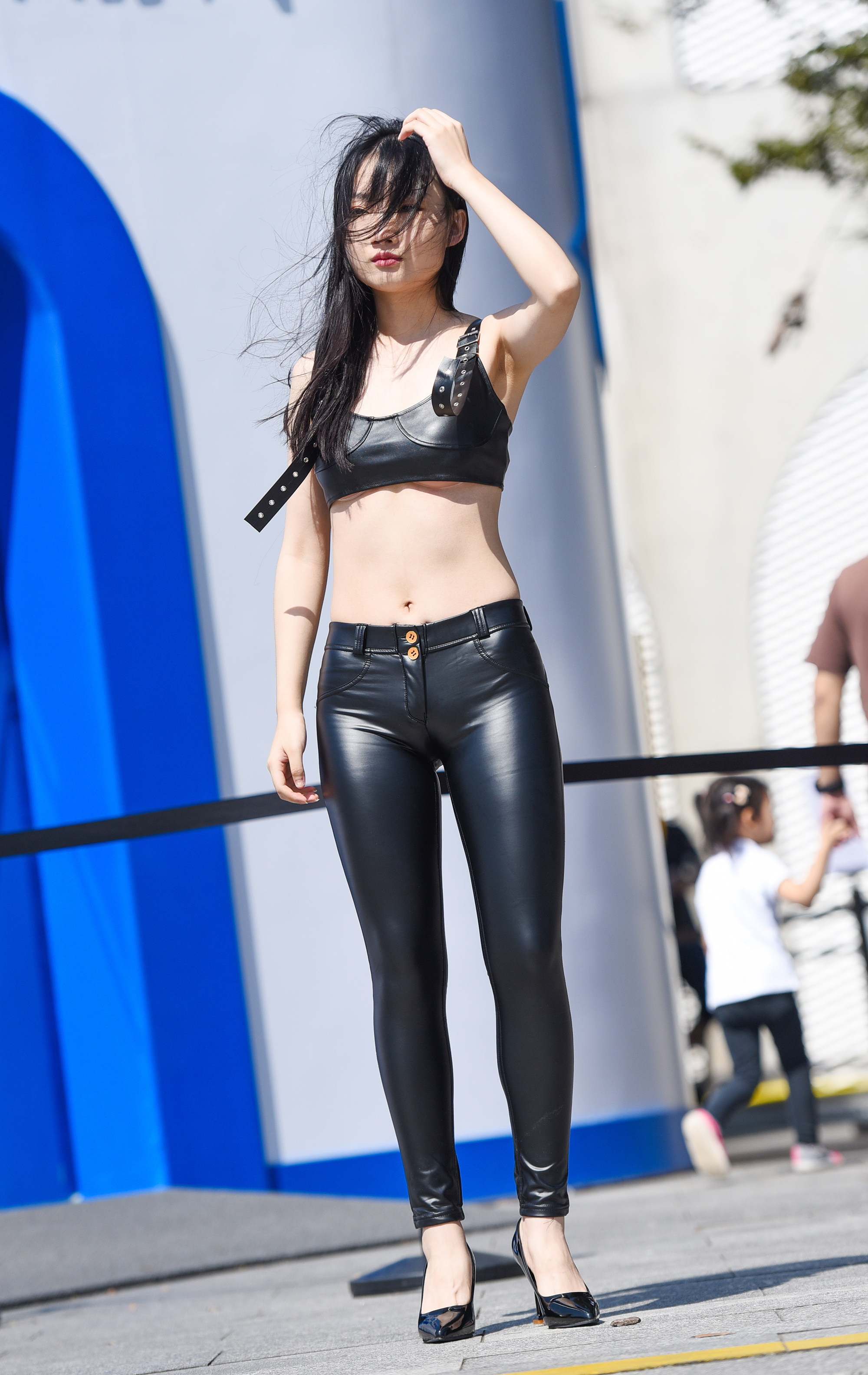  街拍鸭,魔镜街拍,皮裤,美女,街拍,写真套图,唐韵