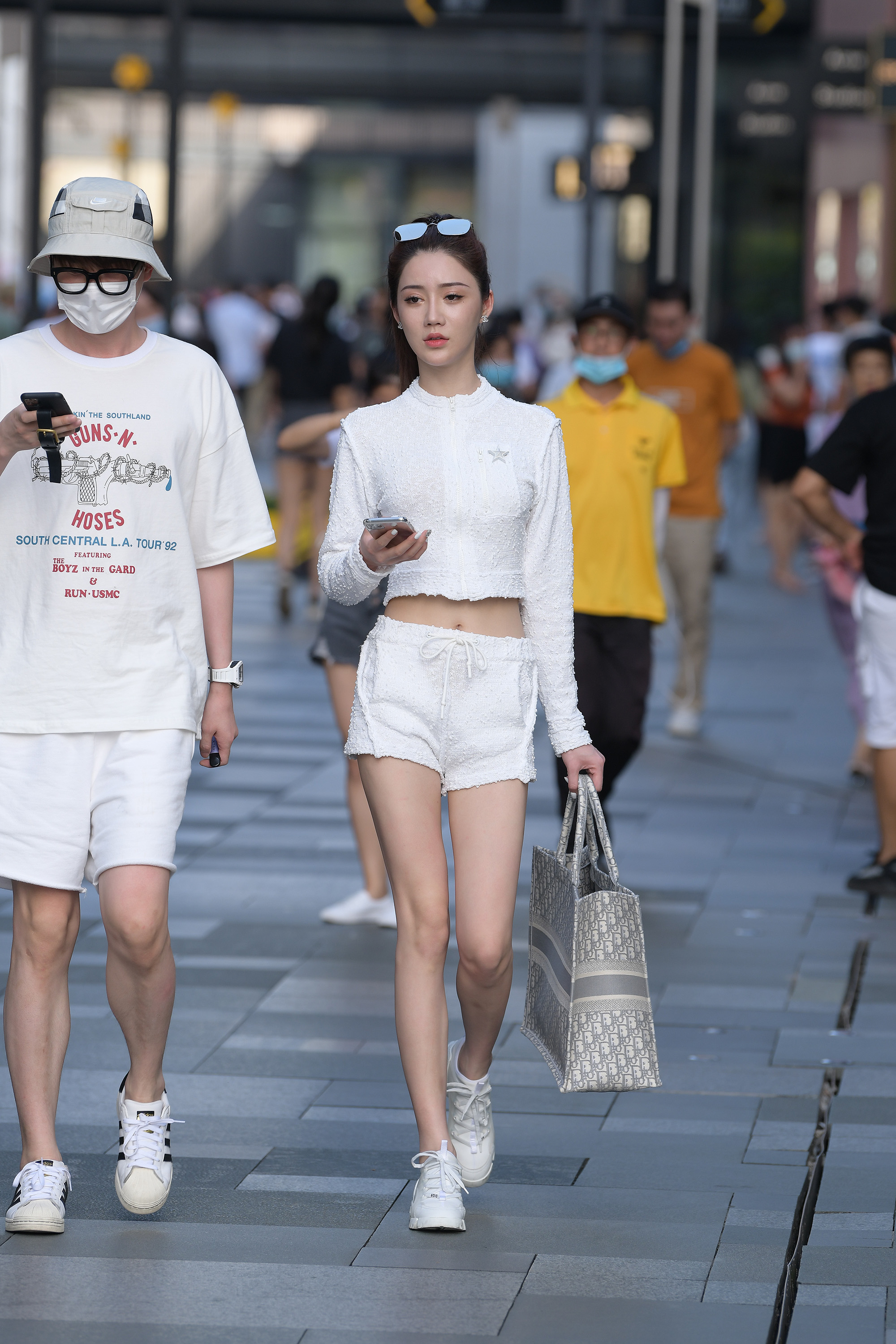  魔镜街拍,,人妻,街拍,写真套图,这个泡泡就是逊啦