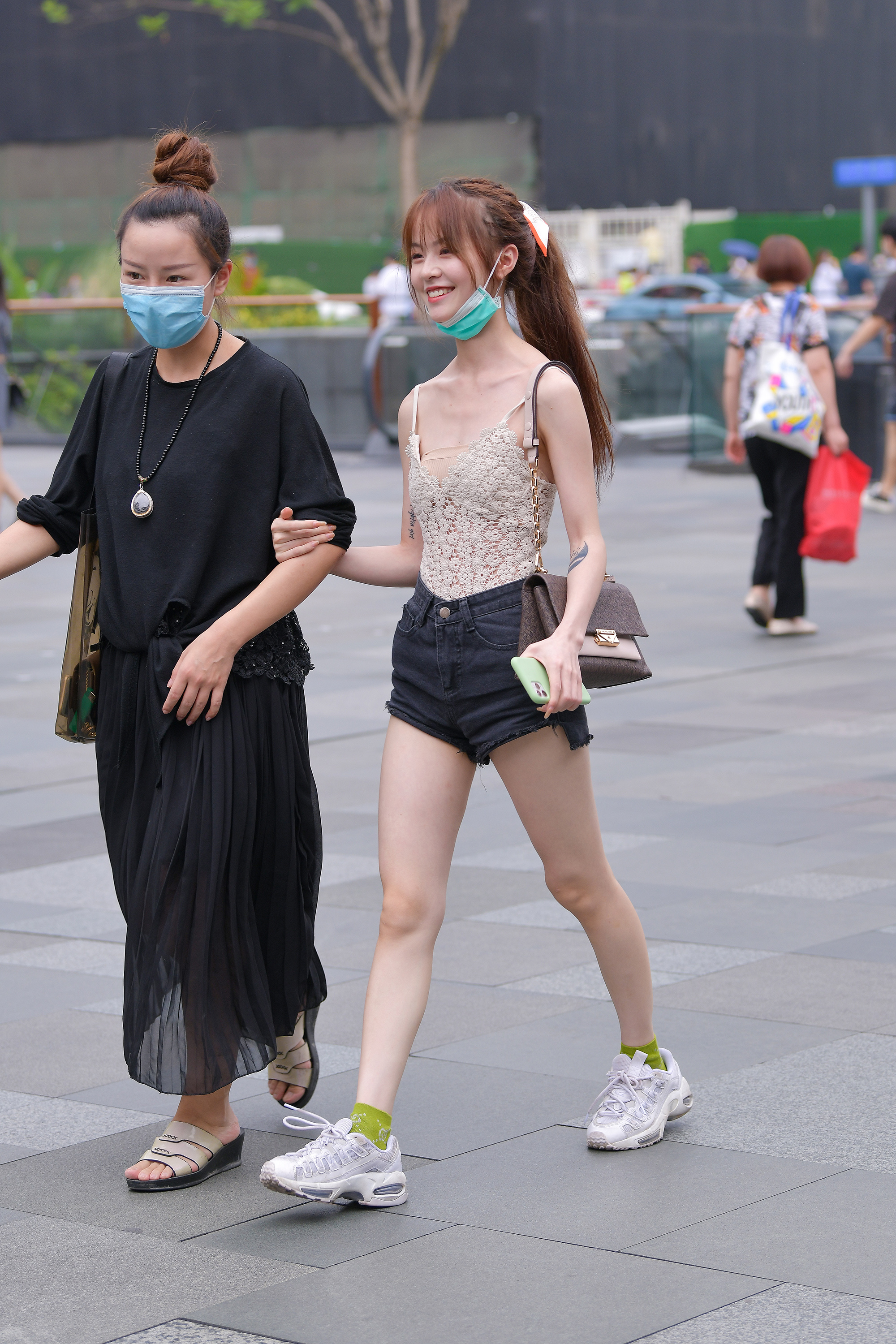  魔镜街拍,热裤,美女,街拍,写真套图,FEILIN嗲囡囡