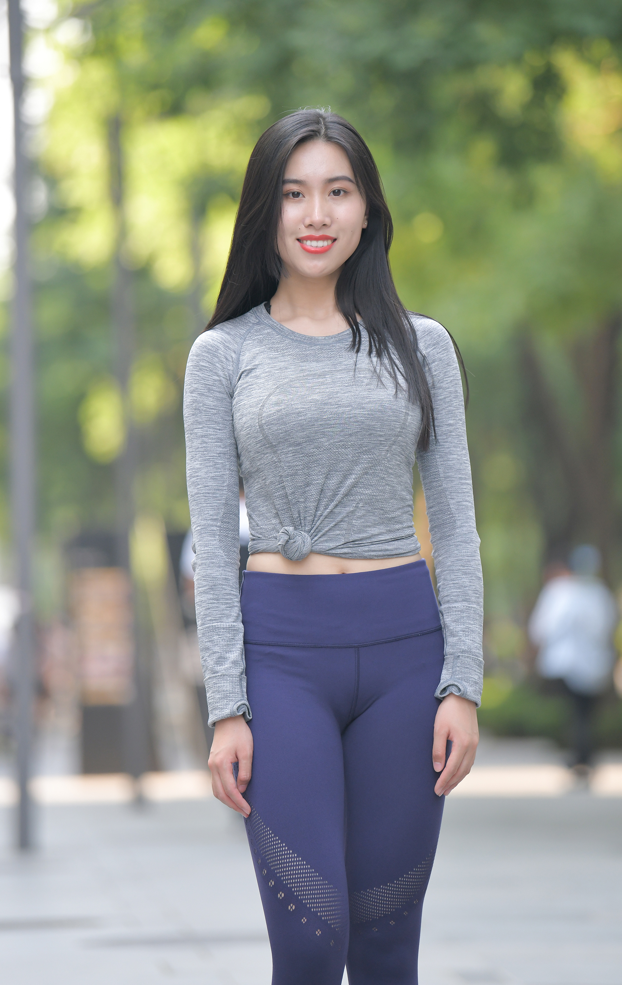  魔镜街拍,美臀,紧身裤,小姐姐,街拍,写真套图,鱼鱼足影