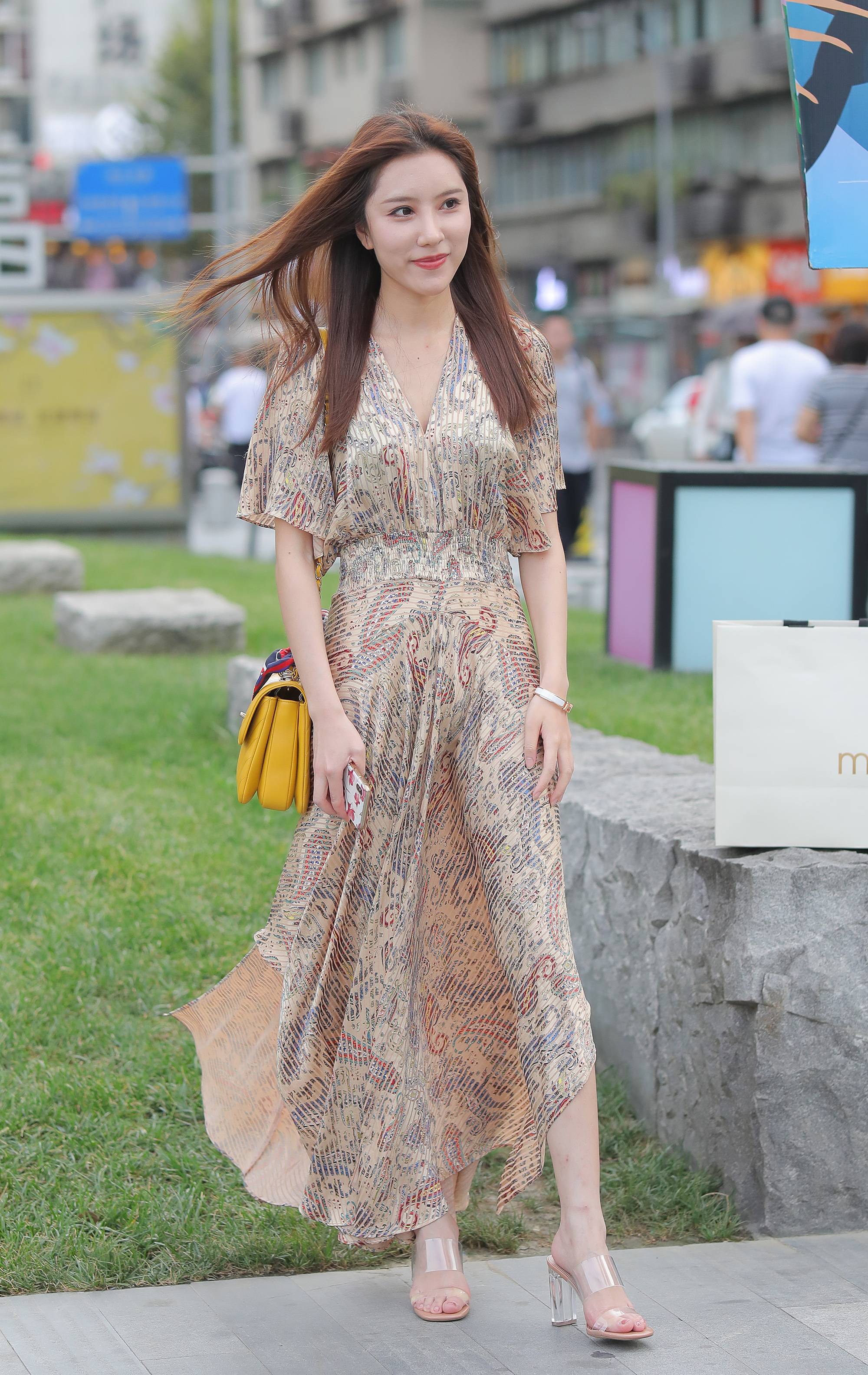  魔镜街拍,裙装,熟女,街拍,写真套图,MT蜜团