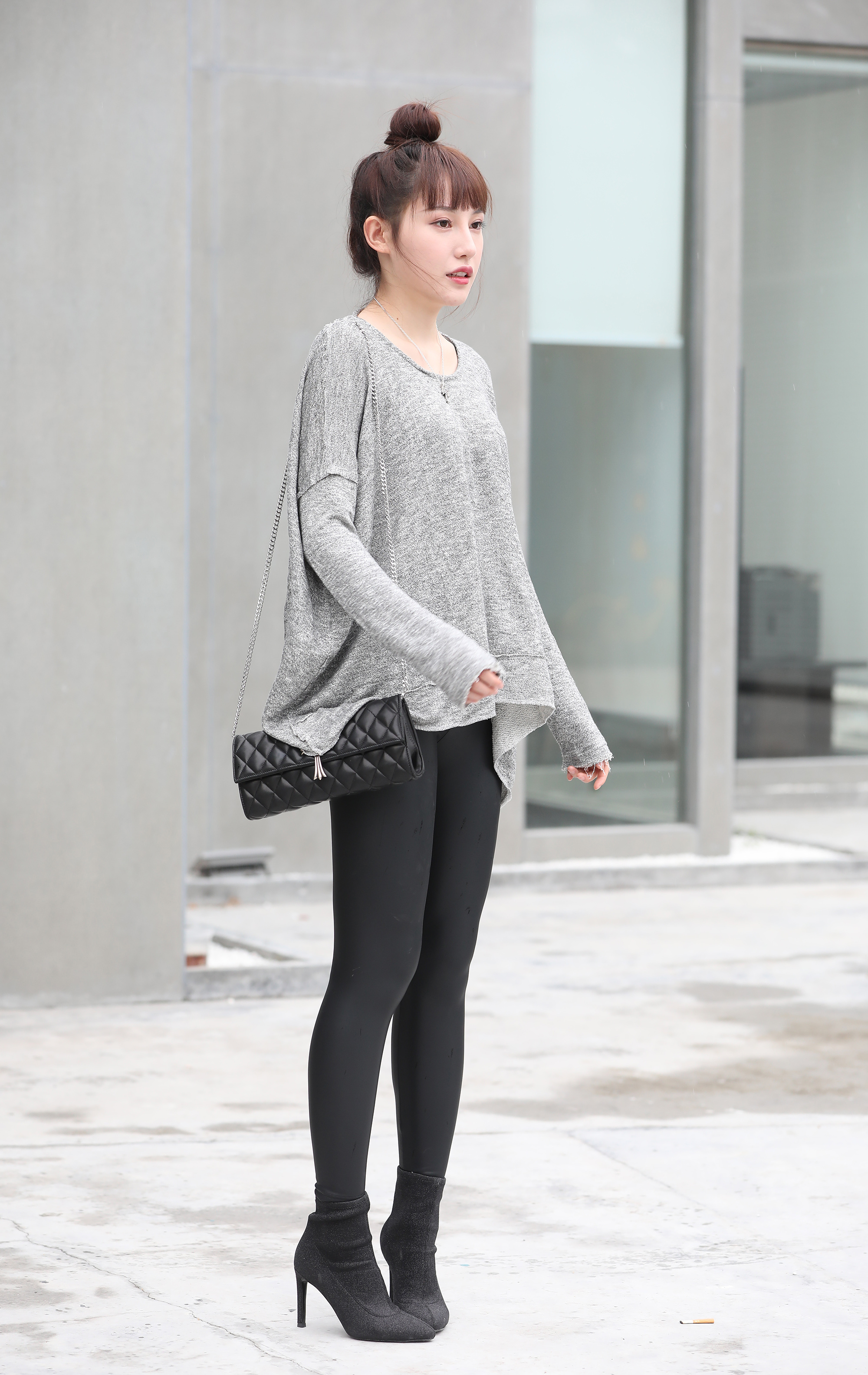  魔镜街拍,皮裤,小姐姐,街拍,写真套图,LICCL丽绮映像