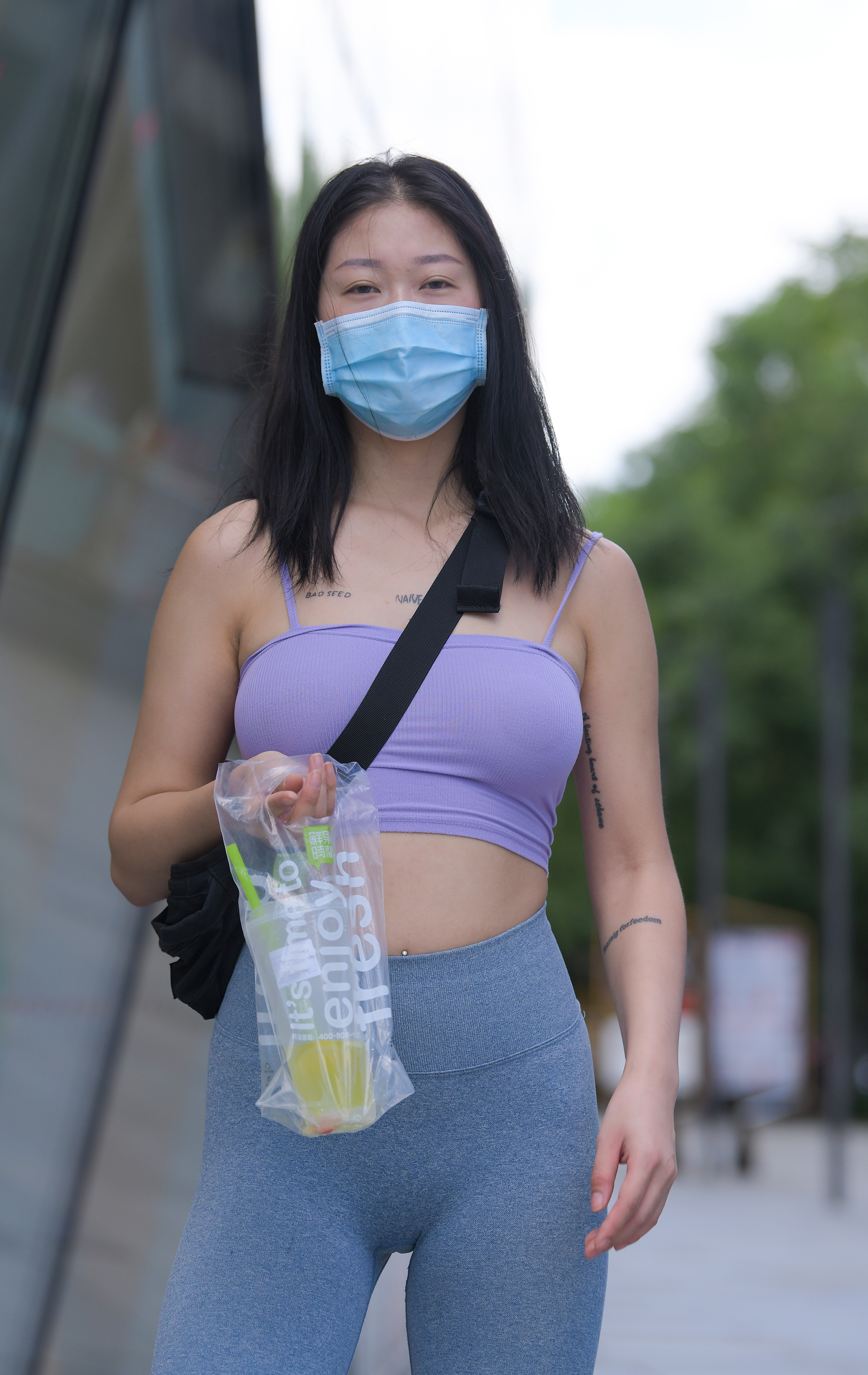  魔镜街拍,美臀,紧身裤,人妻,街拍,写真套图,安乔乔儿