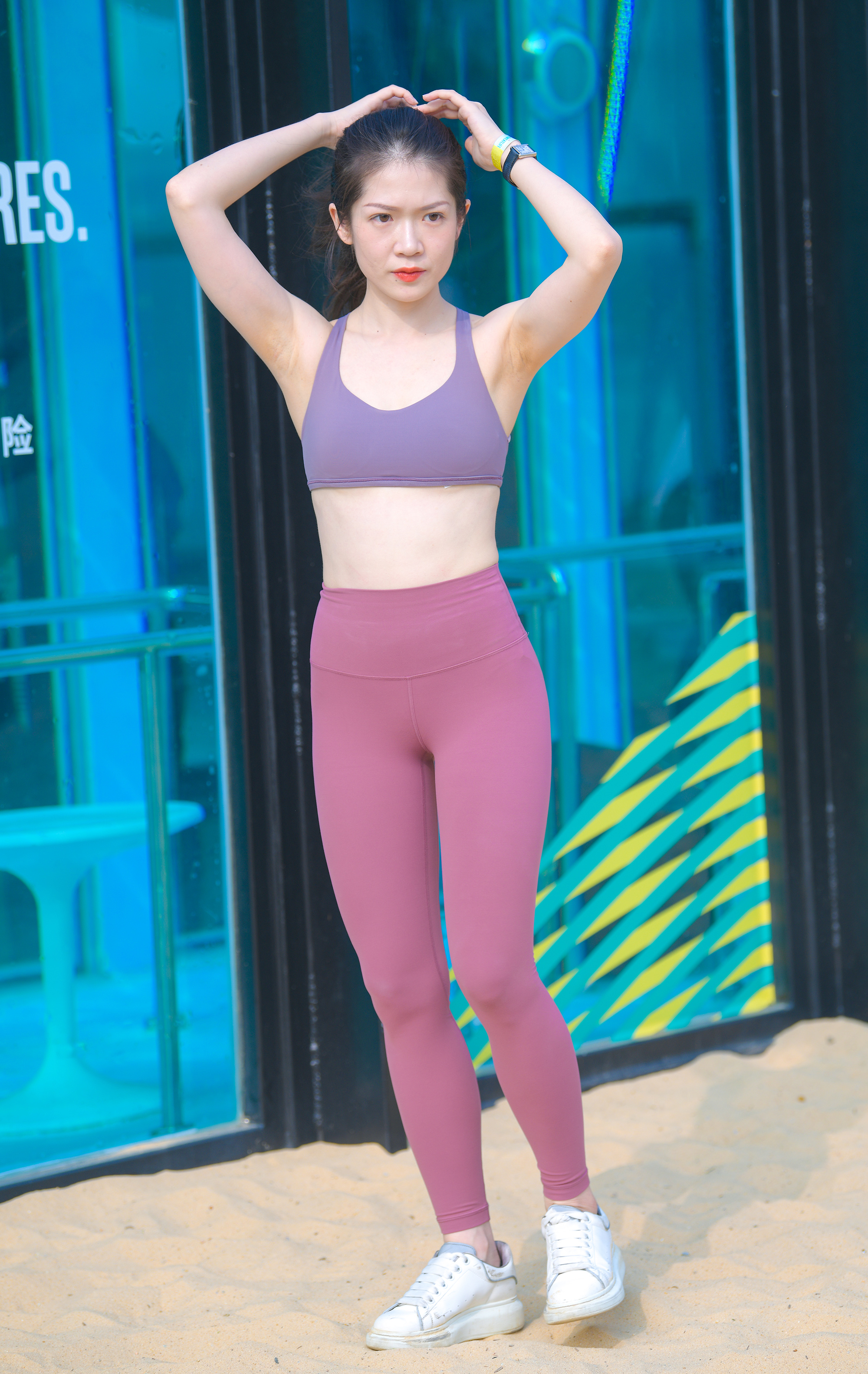  魔镜街拍,美臀,紧身裤,人妻,街拍,写真套图,Tomoyo酱