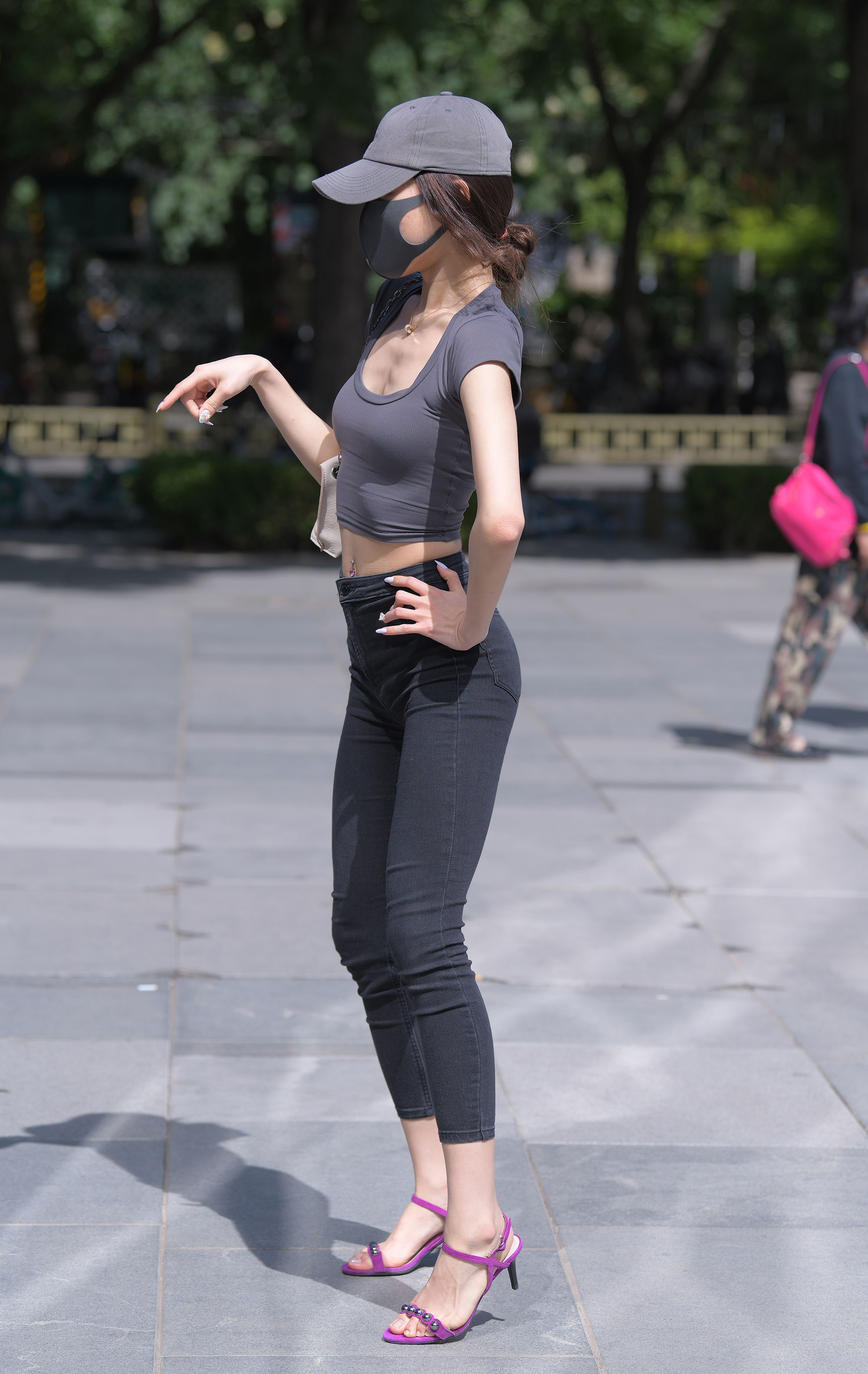  魔镜街拍,紧身裤,美臀,熟女,街拍,写真套图,BoLoli波萝社新刊