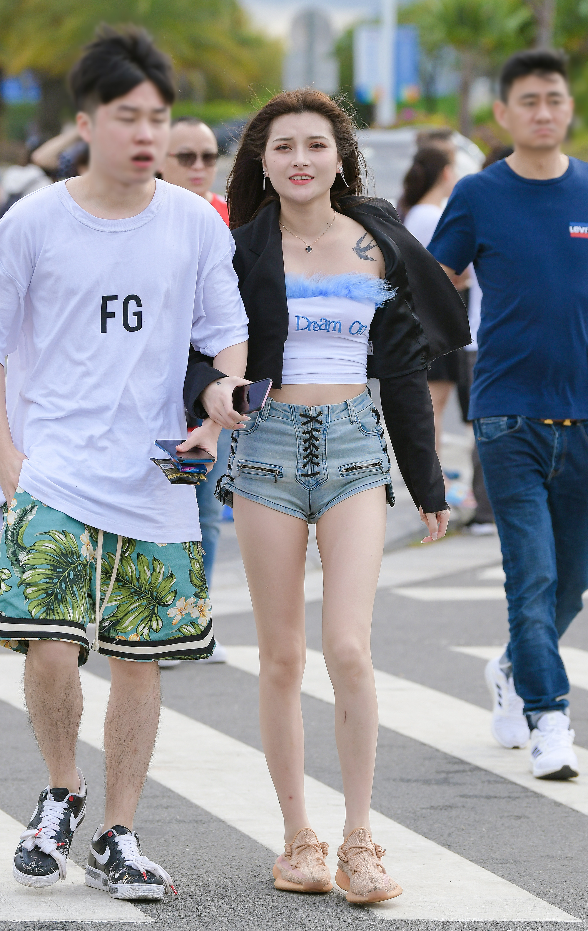  魔镜街拍,热裤,熟女,街拍,写真套图,阿包也是兔娘