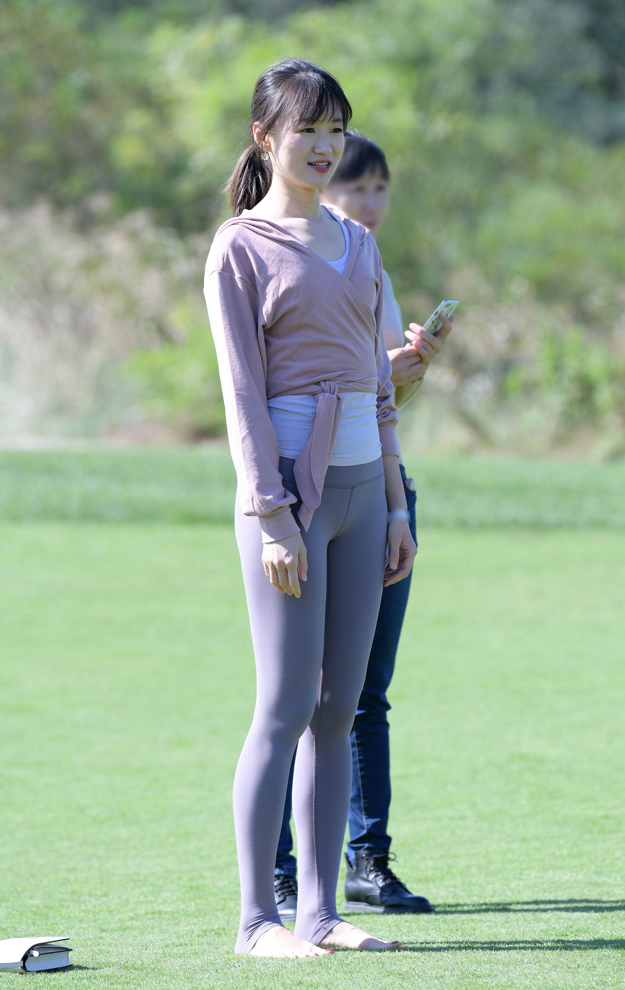  魔镜街拍,美臀,紧身裤,小姐姐,街拍,写真套图,YALAYI雅拉伊