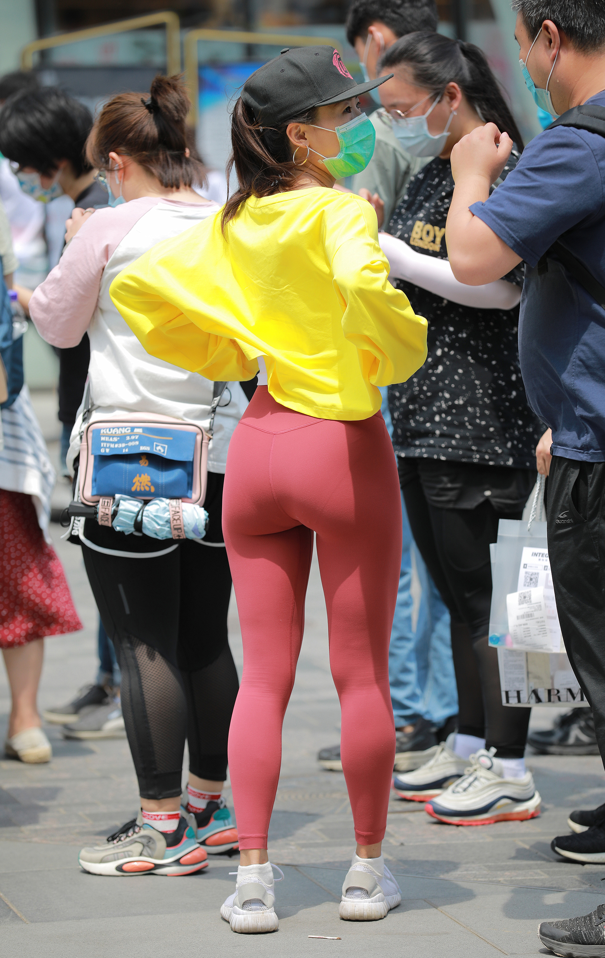  魔镜街拍,美臀,紧身裤,熟女,街拍,写真套图,唐韵