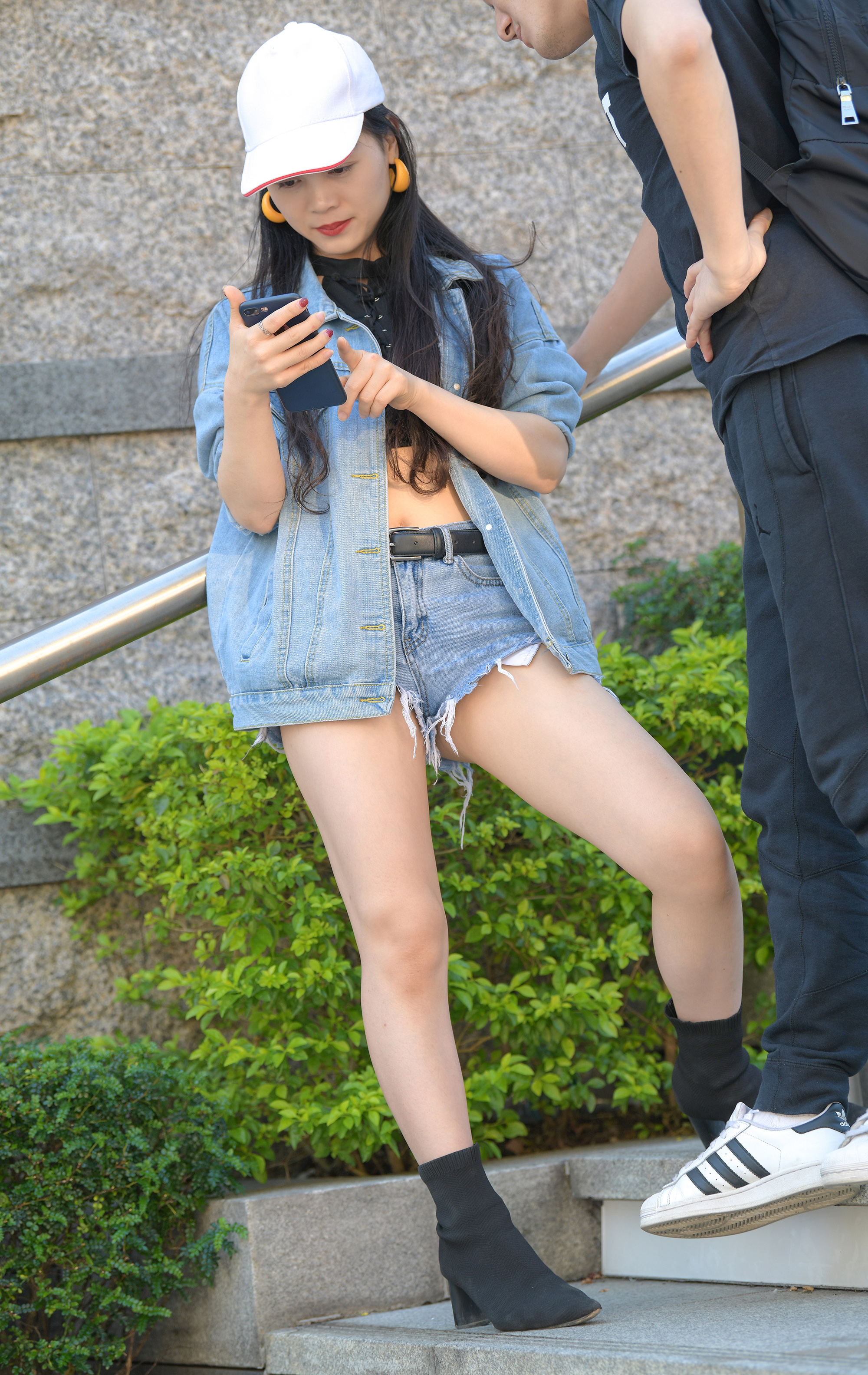  魔镜街拍,热裤,熟女,街拍,写真套图,候车候机系列